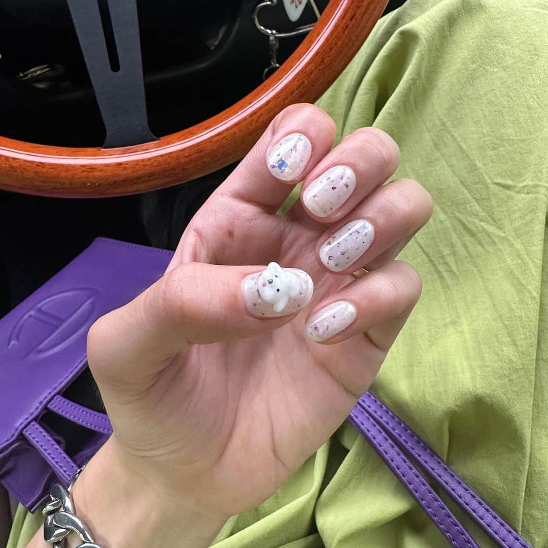 中田クルミのインスタグラム：「5ヶ月ぶりのネイル、ふざけまくった🐩 @cabbage.lovl @lovl__nail」