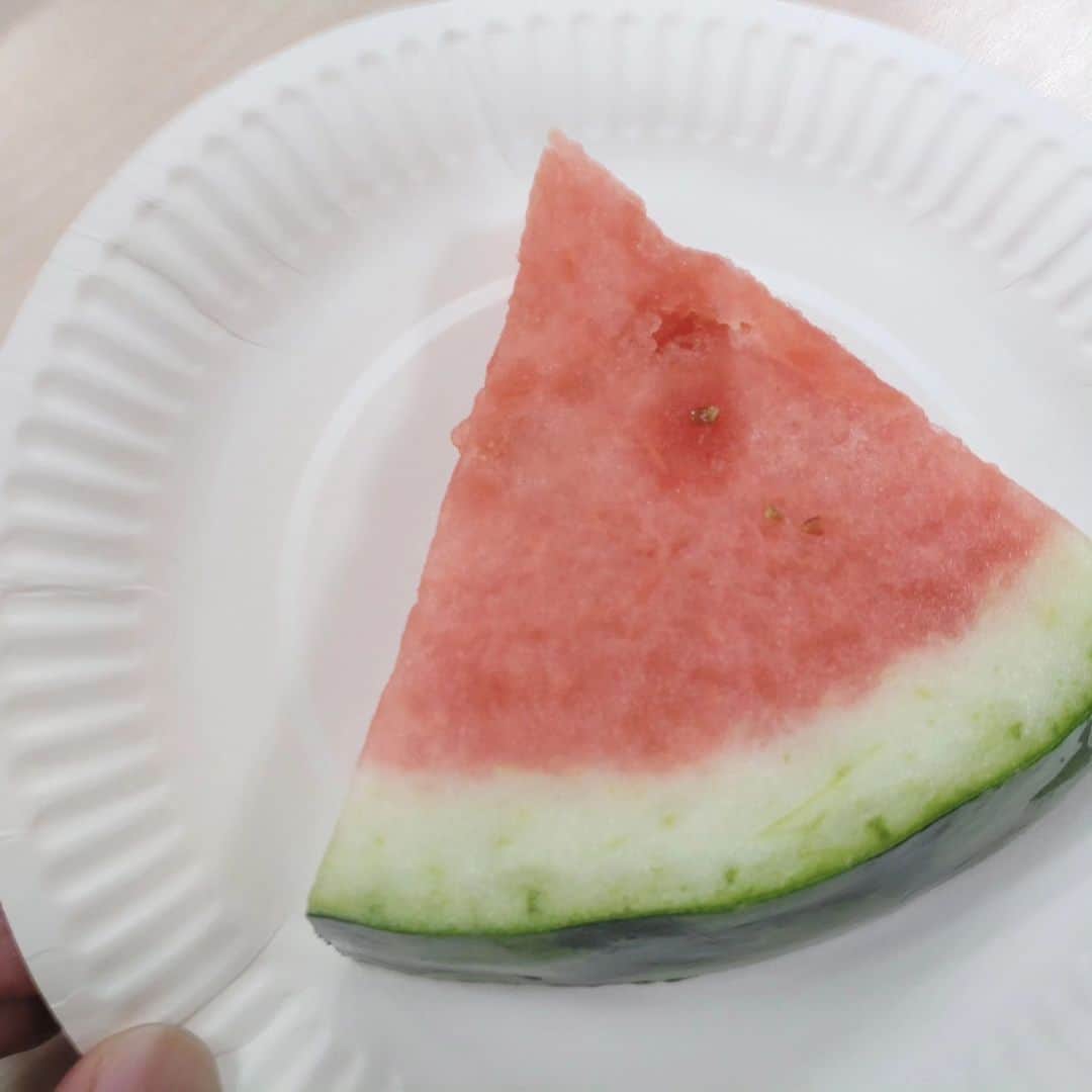 のインスタグラム：「ちょこっと夏  #ちょこっと夏 #いただきました #すいか #スイカ」