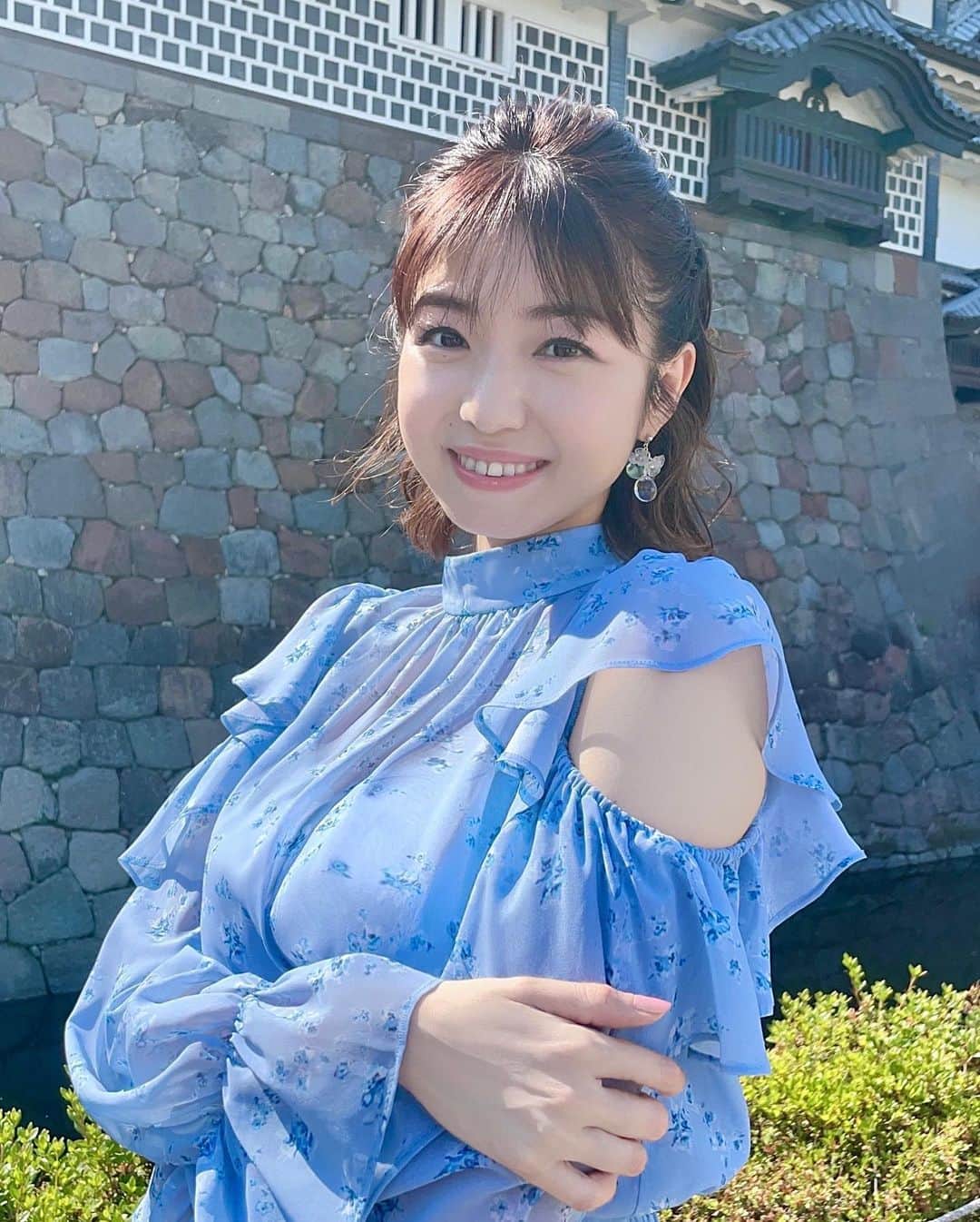 のインスタグラム：「🎬  来年公開予定、映画「#レディ加賀」 トークイベントありがとうございました！  映画の舞台は、加賀温泉郷♨️ 旅館で女将を目指す私たちが ひょんな事からタップダンスをする事に…！  実際に数ヶ月間のタップ練習は 楽しみながら苦戦しました 練習した日々が今では懐かしいな〜 貴重な経験をさせて頂きました(^^)  着物でタップダンス👘🩰 映画の後半に盛り上がるのでお楽しみに  イベント後、ポッカサッポロさんのブースで 加賀棒ほうじ茶のサンプリングにもお邪魔したよ 香ばしくて美味しかったです！」