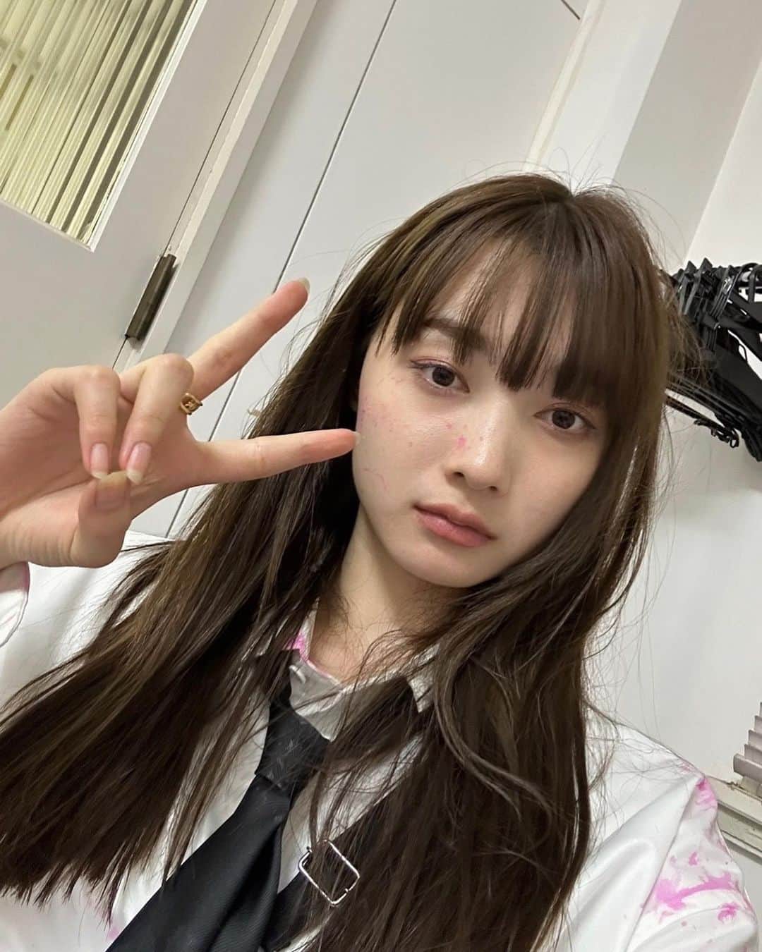 新野尾七奈のインスタグラム：「WurtSさん「BORDER」MV出演させて頂きました！ 初のアクション⚔❤️  以前1st Albumジャケットも務めさせて頂き、またこうしてお仕事ご一緒できとても嬉しいです😭 BORDERをリピして聴いているというハマりにハマってます☺︎ 是非MVも共にみてね〜！！  #WurtS #BORDER」