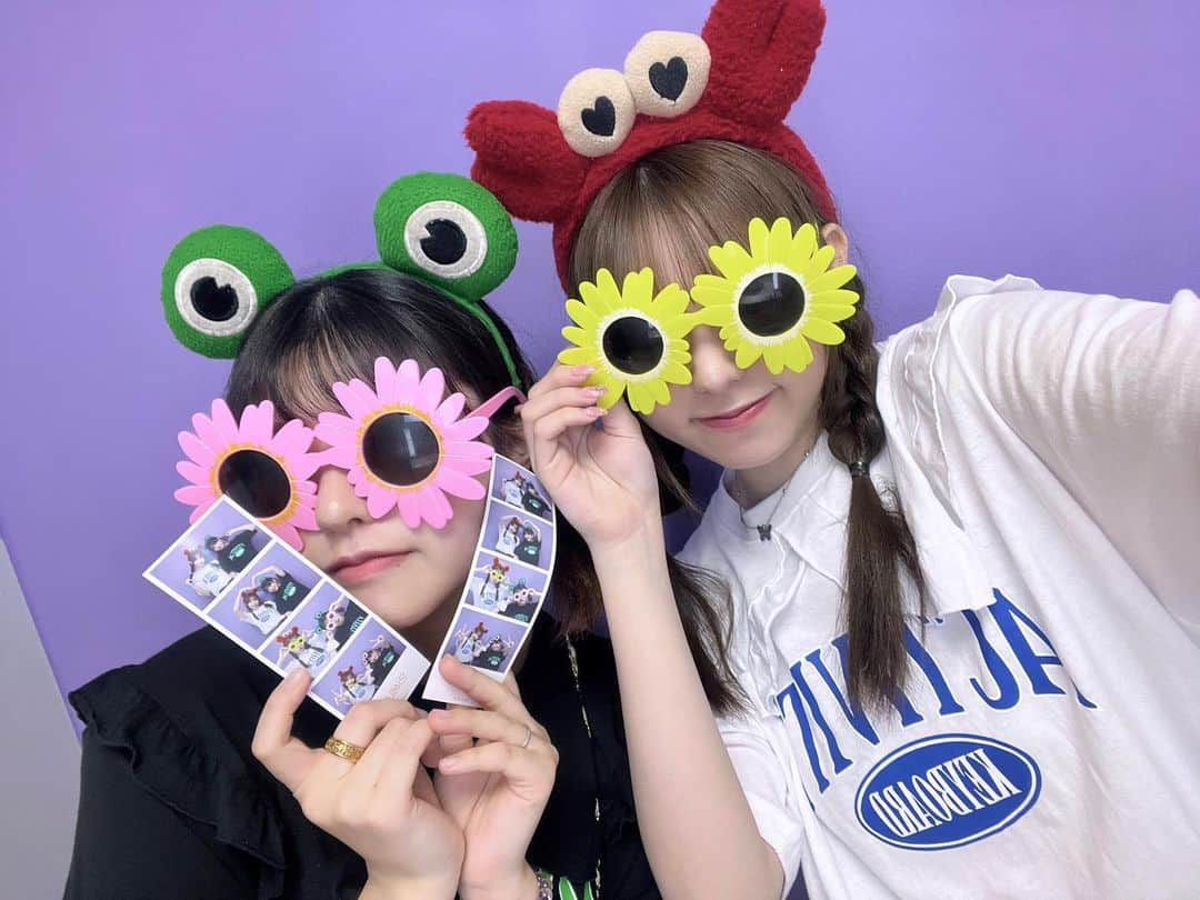 鈴木千夏さんのインスタグラム写真 - (鈴木千夏Instagram)「🐸🦀  数年ぶりの韓国プリ📸🎞️  チマチョゴリの時にヘアメイクで編み込みしてもらったから 髪の毛癖ついちゃって 訳ありのツインテール🤣 何年振り、、、笑笑🤣  #韓国旅行 #韓国 #🇰🇷 #韓国料理 #屋台 #東大門 #東大門区 #東大門区グルメ #東大門ナイトショッピング #🛍️ #韓国ファッション #オルちゃんファッション #ハートデニム #Tシャツ #東大門ショッピング#景福宮 #셀스타그램　#한국　#감성사진　#카페　#카페스타그램　#카페그램　#여행스타그램　#한국여행　#プリクラ #プリクラ倶楽部 #プリント倶楽部 #韓国プリ」6月6日 18時43分 - chii.chinatsu