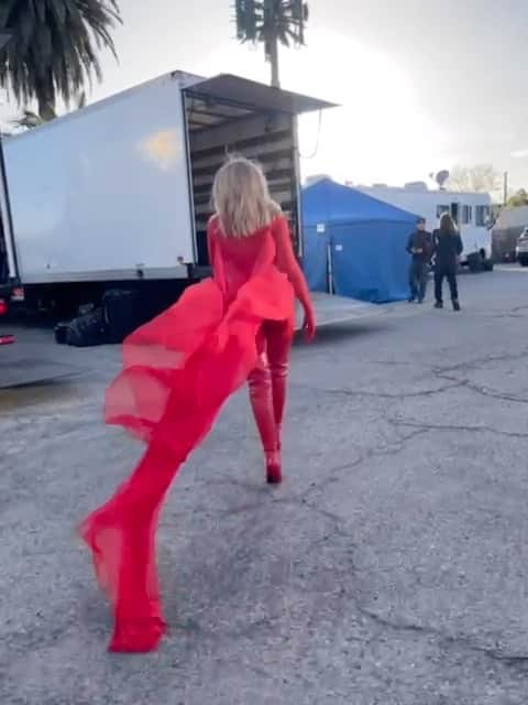 カイリー・ミノーグのインスタグラム：「Lights. Camera. Action. Welcome to the Pink Motel, Sun Valley. Padam Padam ❤️❤️」