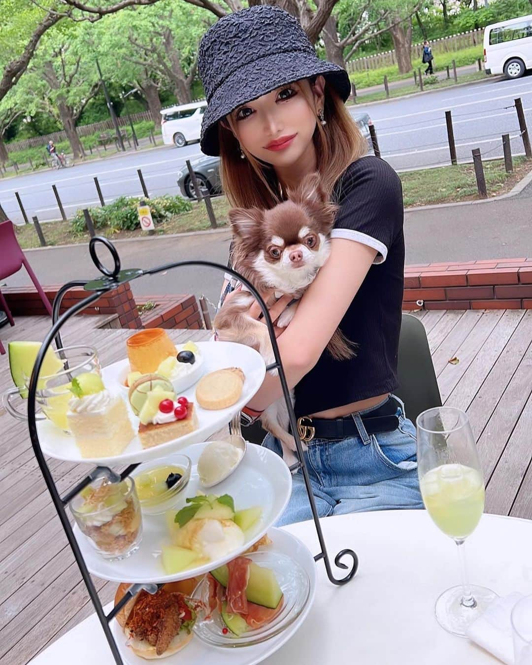 藤崎かよのインスタグラム：「・  かおりんまた行こね🥰  まだ目腫れてるけどヌン活ってやつ すっぴんだと目の周り黄緑色で ゾンビみたいな色してる🧟👀 でもメイクでなんとかなるから 明日から体入再開しよかなあーん  #キャバ嬢　#ニート　#退店　#新しいお店探し　#札幌  #東京　#福岡　#名古屋　#すすきの　#歌舞伎町　#六本木　#北新地　#銀座　#ニュークラ　#国分町　#フォロミー #フォロー　#フォロワー　#いいね　#可愛い　#かわいい　#followme #likeforlikes #instagood #instalike #follow #f4f #カフェ　＃青山　#犬同伴　#キハチカフェ本店」