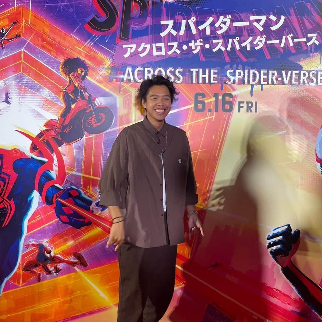 マックさんのインスタグラム写真 - (マックInstagram)「こんなに嬉しい事はなかった❤️‍🔥 スパイダーマンアクロス・ザ・スパイダーバースを日本最速で観てきました！ もうマジで最高だった😭 曲も最高だし内容も驚きの連続で頭フル回転！ スパイダーバースはオシャレだから困るんよ笑 あーもう大好き❤️‍🔥 . . . . . . #今年一番スゴいアニメの話をしよう #スパイダーマン #大好きな #映画 #試写会  #いつか #オデは #スパイダーマンになる #プスゥ #糸出す時の音 #とりあえずyeah!!」6月6日 18時52分 - john_mac2
