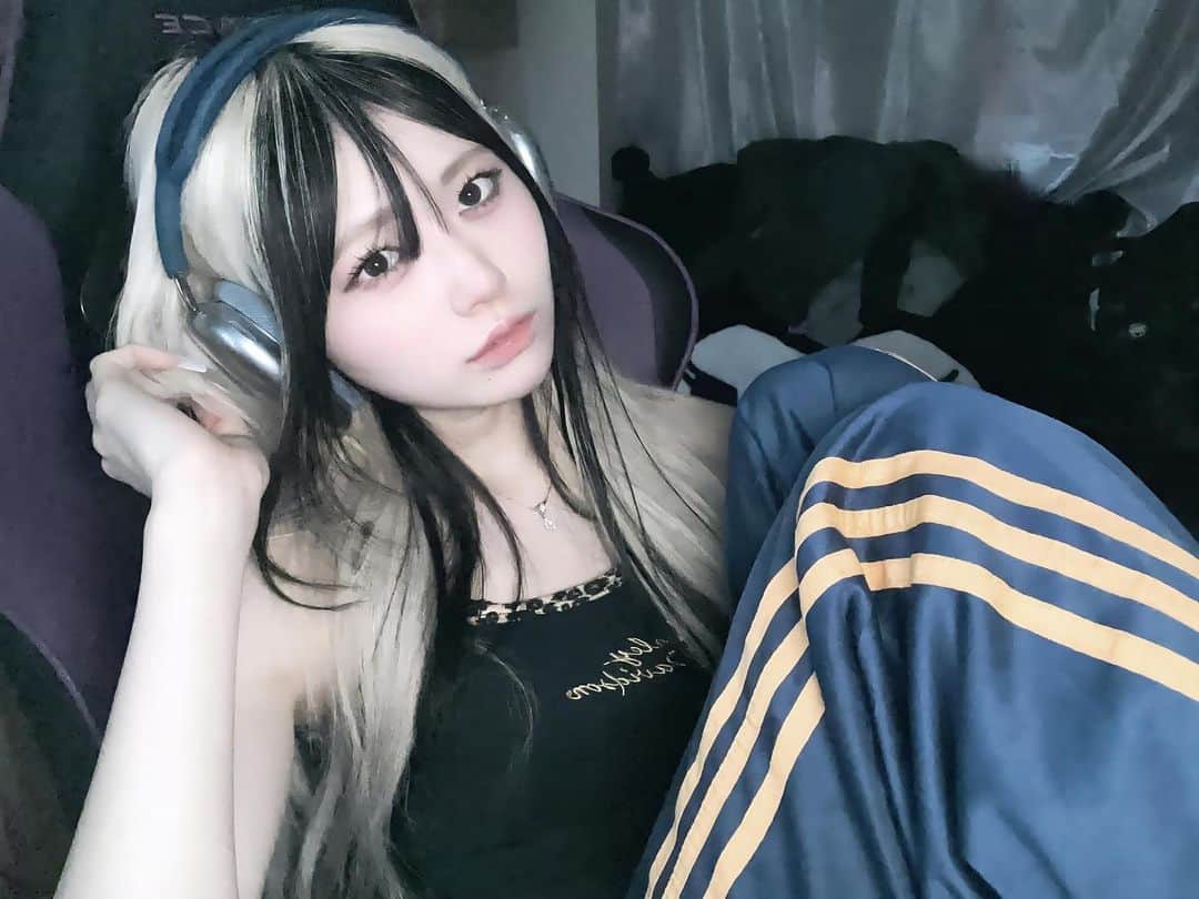 謝花南のインスタグラム：「キイテナイ」