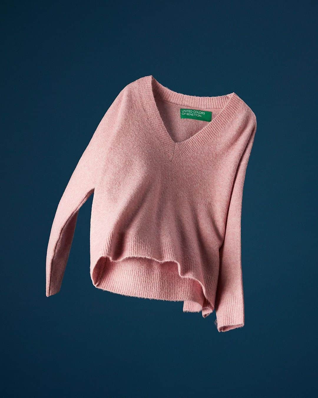 ベネトンのインスタグラム：「We are on a mission to reduce our GHG emissions by 2030, according to the guidelines of the Science Based Target initiative. Find out more about how we are reducing our environmental impact at the link in bio.  #BeBenetton #TheBeautifulChange」