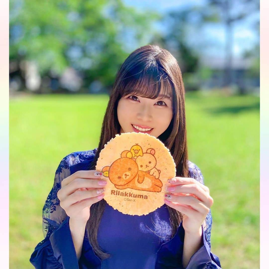 長柄ひろみさんのインスタグラム写真 - (長柄ひろみInstagram)「#Rilakkuma 🧸  今日のおやつ😋🍘  可愛いえびせんべいを見つけたよ〜🦐 電車で割れないように帰るのが1番ドキドキしました！  勝手に全部違う絵柄だと思ってたら、全部一緒な柄でした😂 でも可愛いからオッケー🐻🐻‍❄️🐥  えびせんって太陽で透けるのね☀️ 大きくて一枚でお腹いっぱいになったので、残りはお家でたこせんでも作ろうかな😊  えびせんでたこ焼きを挟む「たこせん」好きなんですが、あんまり知ってる友達がいない。 もしかしてたこせんは全国区ではない🐙？？  ｡・ﾟ・。୨୧｡・ﾟ・。୨୧｡・ﾟ・。୨୧｡・ﾟ・｡୨୧。・ﾟ・。  #おやつ」6月6日 19時02分 - aoi_asahi