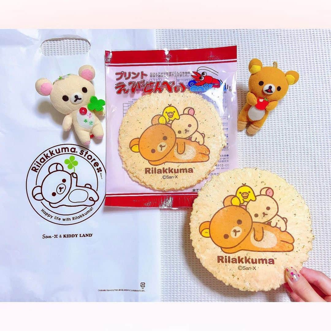 長柄ひろみさんのインスタグラム写真 - (長柄ひろみInstagram)「#Rilakkuma 🧸  今日のおやつ😋🍘  可愛いえびせんべいを見つけたよ〜🦐 電車で割れないように帰るのが1番ドキドキしました！  勝手に全部違う絵柄だと思ってたら、全部一緒な柄でした😂 でも可愛いからオッケー🐻🐻‍❄️🐥  えびせんって太陽で透けるのね☀️ 大きくて一枚でお腹いっぱいになったので、残りはお家でたこせんでも作ろうかな😊  えびせんでたこ焼きを挟む「たこせん」好きなんですが、あんまり知ってる友達がいない。 もしかしてたこせんは全国区ではない🐙？？  ｡・ﾟ・。୨୧｡・ﾟ・。୨୧｡・ﾟ・。୨୧｡・ﾟ・｡୨୧。・ﾟ・。  #おやつ」6月6日 19時02分 - aoi_asahi