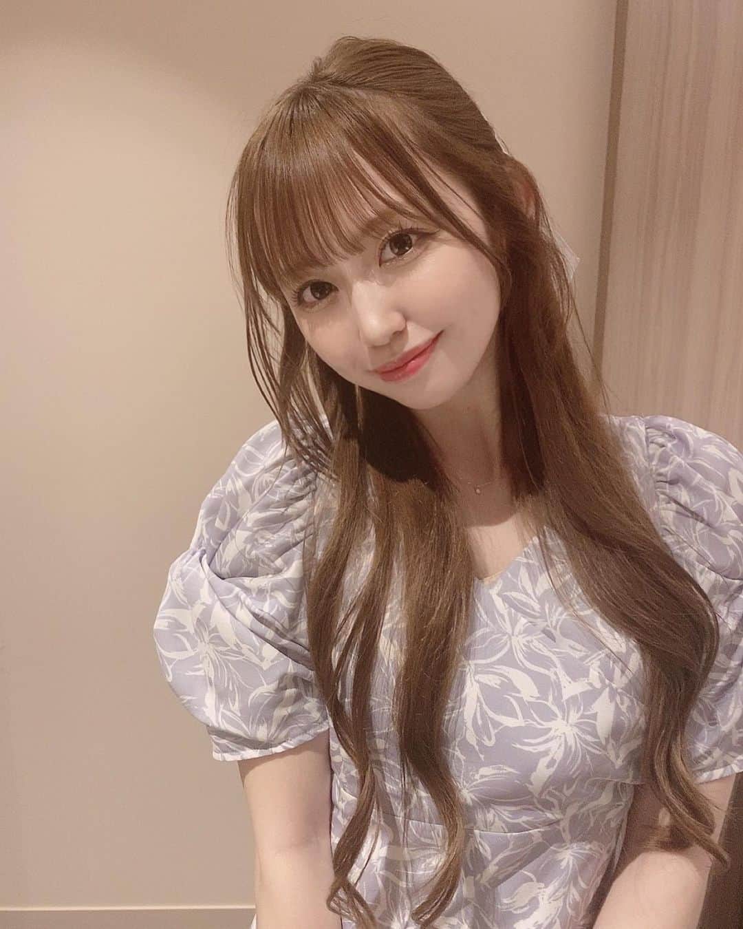 のインスタグラム：「低めのハーフアップをすると お姉さんっぽくなれると思ってます🪽」