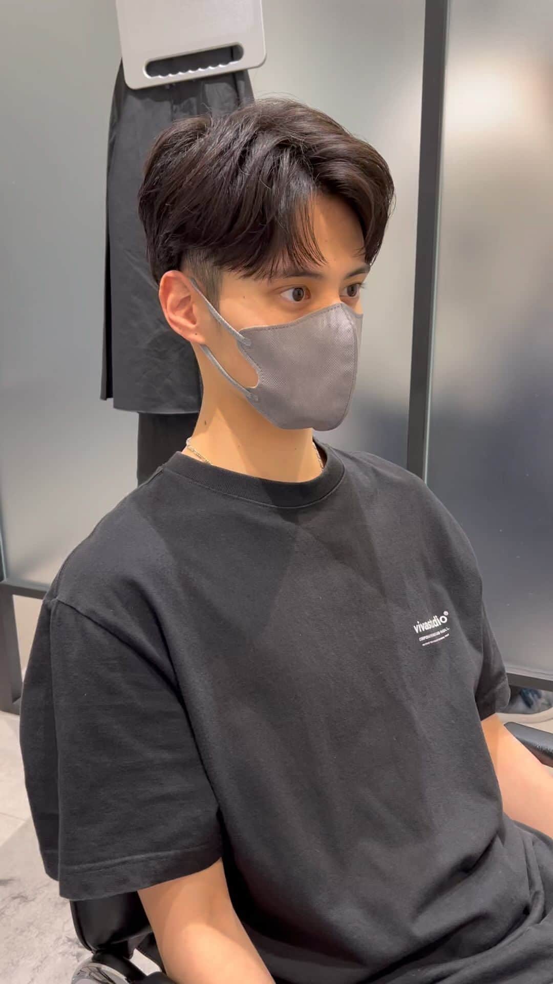 丸田怜音のインスタグラム：「・ 梅雨の時期はジメジメして嫌だね〜😨  最近は一人映画にハマってる！🎬🍿  ・ ・ ・ ・ #ootd  #mensfashion  #fashion  #hairstyle #04」