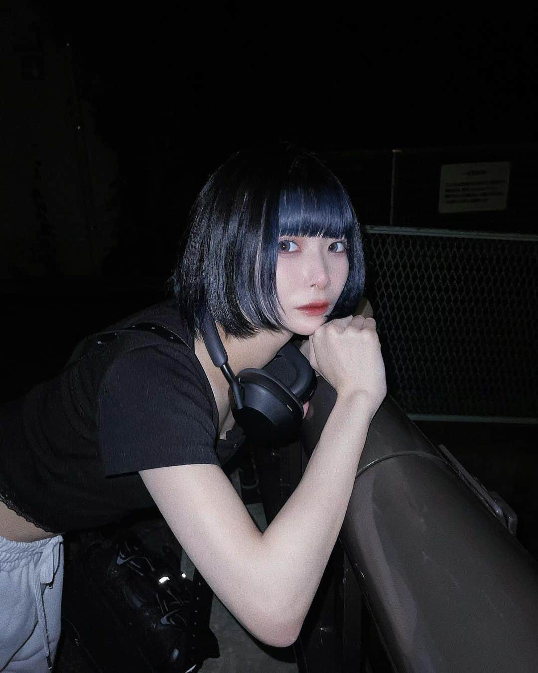 パン・ルナリーフィのインスタグラム：「・  ・  ・  ・  ・  ・   #bluehair #ヘアカラー #ヘアアレンジ  #地雷 #量産型 #アイドル #派手髪  #水色#メイク #純欲メイク #l4l #instagood #毎日メイク #ootd #ジラジョ #キャンマジ  #f4f #ボブ #ショートボブ #cosplay #cosplayer #衣装 #青髪 #bluehair #메이크업 #化妆」