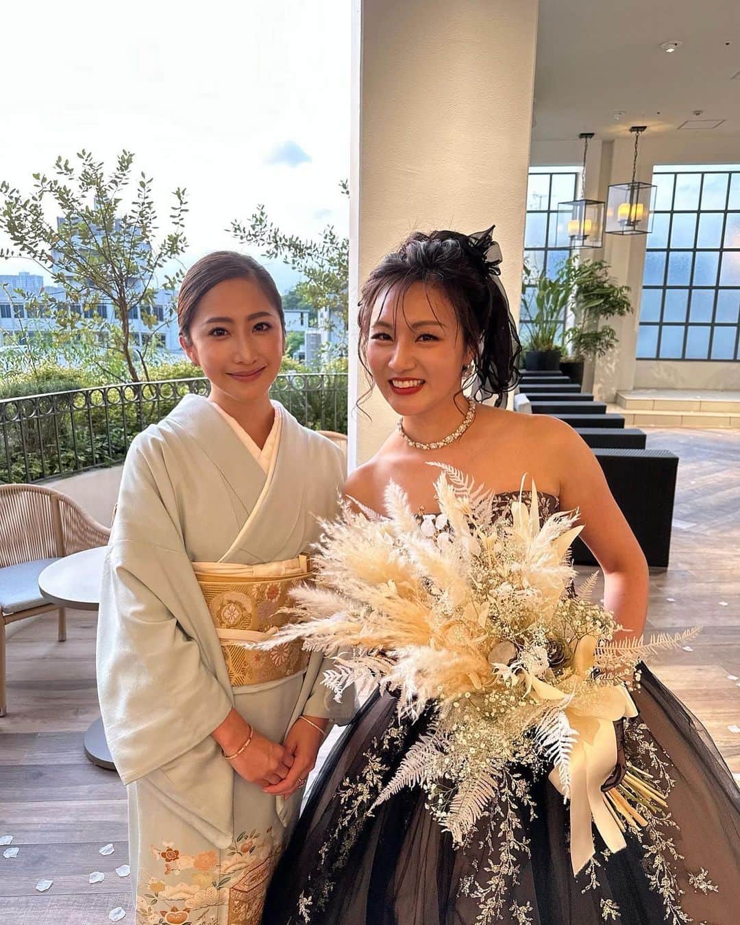 雨宮みずきさんのインスタグラム写真 - (雨宮みずきInstagram)「姉の結婚式では水色の色留袖を☺️💙  この日も銀座の着物興栄の着物を着ています @kimonokouei8 👘  白無垢もウェディングドレスも ほんとに綺麗だった🥹🥲💞💞 ウェルカムボードにいた成人式の時のお母さんも🤗👘笑  #kimono #着物 #着物コーデ」6月6日 19時46分 - ammymzk0926