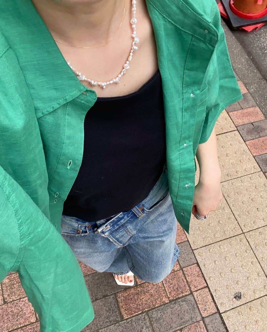 Ungrid staff snapさんのインスタグラム写真 - (Ungrid staff snapInstagram)「@suzuka_akimoto_ 155cm  #リネン混ショートデザインハーフスリーシャツ ¥8,800(tax in) オフホワイト/ピンク/グリーン  旬なショート丈デザインシャツは、たっぷりとした身幅が着るだけで洒落見えするシルエットに🤭程よい透け感が夏らしく、リネン混素材で涼しげに着られます。  #ハイウエストルーズストレートデニム ¥18,700(tax in) ブルー  脚長効果も叶うハイウエストシルエットのデニム。加工感のあるヴィンテージライクに落とし込んだブルーが、カラーのトップスとも相性抜群でコーデを楽しめます❤️‍🔥  ___________________________________ 下記 アカウントTOPページリンクより 各サイトをご覧下さい🔗  RUNWAY channel▶︎ @ungrid_official ZOZOTOWN▶︎ @ungrid_staffsnap  #Ungrid #ungrid_official #ungridコーデ #アングリッド #カジュアルコーデ #カジュアル #シンプル #シンプルコーデ #シャツ #ショート丈 #デニム #デニムスタイル #デニムコーデ #ヴィンテージライク」6月6日 19時46分 - ungrid_staffsnap