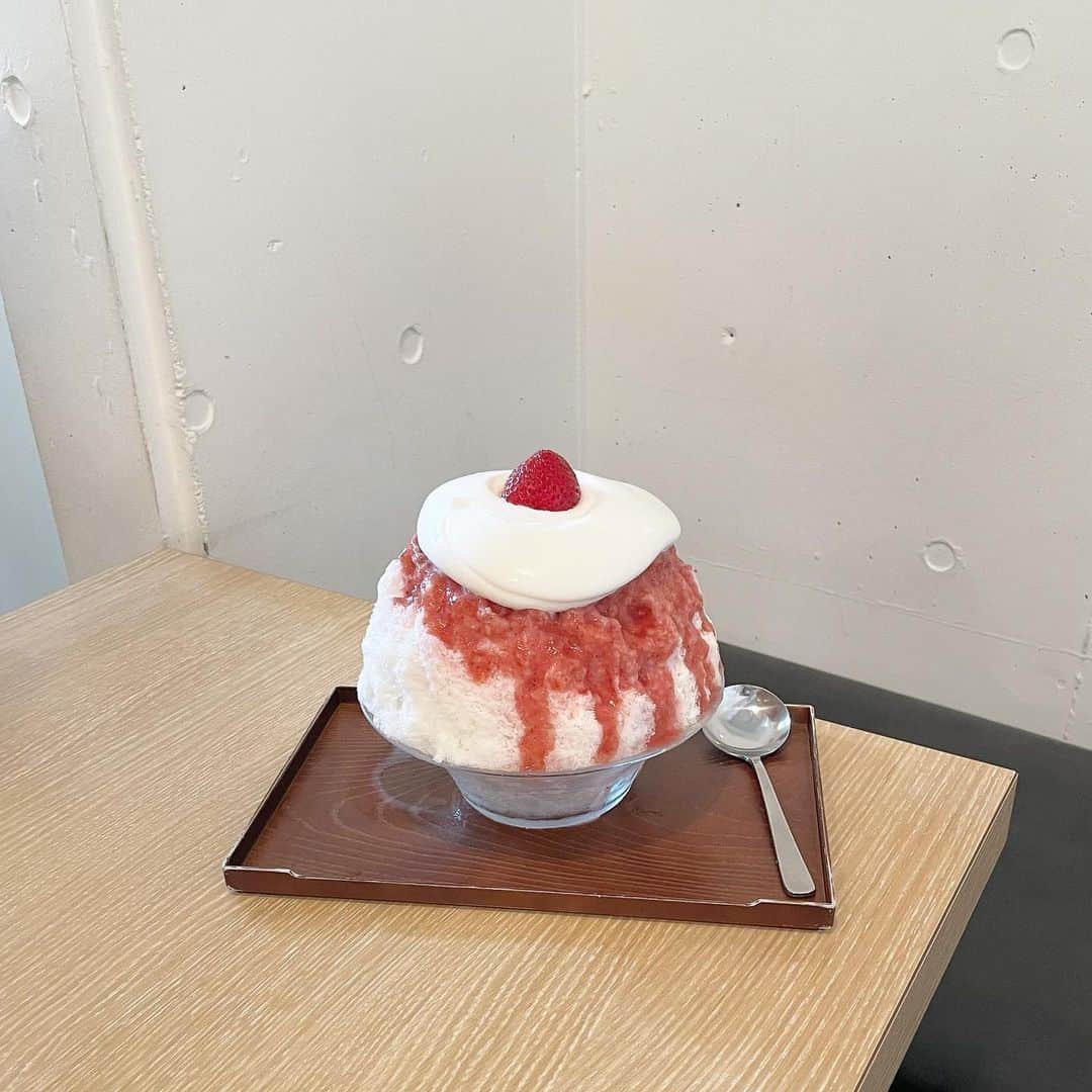 PATRA magazineさんのインスタグラム写真 - (PATRA magazineInstagram)「【並んでいても食べたい！全国のかき氷屋さん🍧🤍】  全国のおすすめかき氷屋さんをご紹介🍉  ・Daiya Maison（大阪） ・うめぞの茶房（京都） ・おいしい氷屋（福岡） ・vuori（神奈川） ・wad（大阪） ・海と坂と（兵庫） ・サカノウエカフェ（東京）  みんなもぜひ行ってみてね🌻🤍  ＼ thank you 🦢 ／ @___321h / @___ponmk2___ @kanasanpo_1106 / @megu.03_03 @chan_said_ / @___reimm.74 @sae_tana_ / @saya26_h  今みんなの中で流行っている事やアイテムがあれば @patra__jp をタグ付けしてぜひ教えてね🔔  皆さんのすてきな投稿をぜひ紹介させてください！ . . #かき氷 #かき氷マニア #大阪かき氷 #都内かき氷 #京都かき氷」6月6日 20時00分 - patra__jp