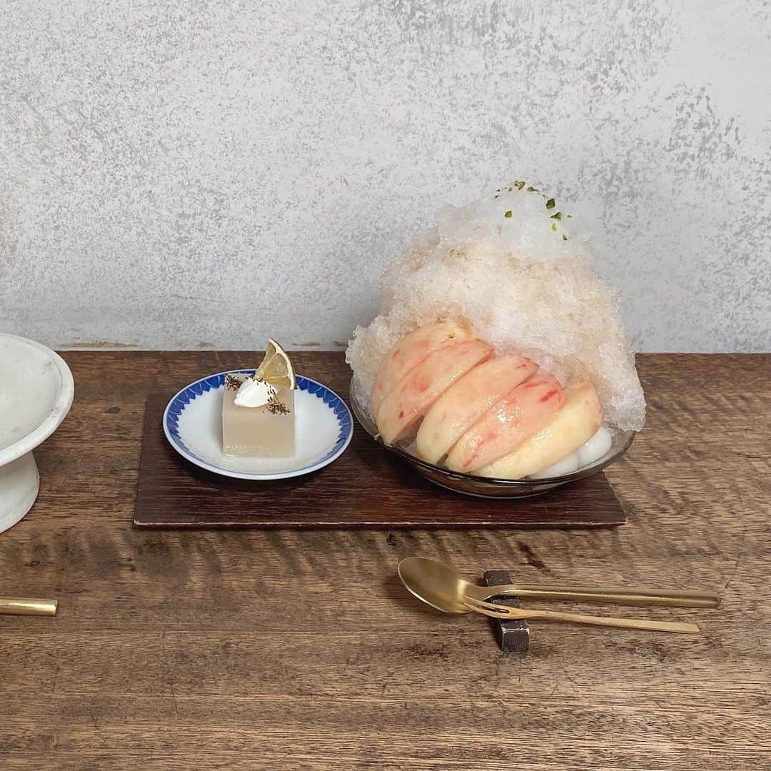 PATRA magazineさんのインスタグラム写真 - (PATRA magazineInstagram)「【並んでいても食べたい！全国のかき氷屋さん🍧🤍】  全国のおすすめかき氷屋さんをご紹介🍉  ・Daiya Maison（大阪） ・うめぞの茶房（京都） ・おいしい氷屋（福岡） ・vuori（神奈川） ・wad（大阪） ・海と坂と（兵庫） ・サカノウエカフェ（東京）  みんなもぜひ行ってみてね🌻🤍  ＼ thank you 🦢 ／ @___321h / @___ponmk2___ @kanasanpo_1106 / @megu.03_03 @chan_said_ / @___reimm.74 @sae_tana_ / @saya26_h  今みんなの中で流行っている事やアイテムがあれば @patra__jp をタグ付けしてぜひ教えてね🔔  皆さんのすてきな投稿をぜひ紹介させてください！ . . #かき氷 #かき氷マニア #大阪かき氷 #都内かき氷 #京都かき氷」6月6日 20時00分 - patra__jp