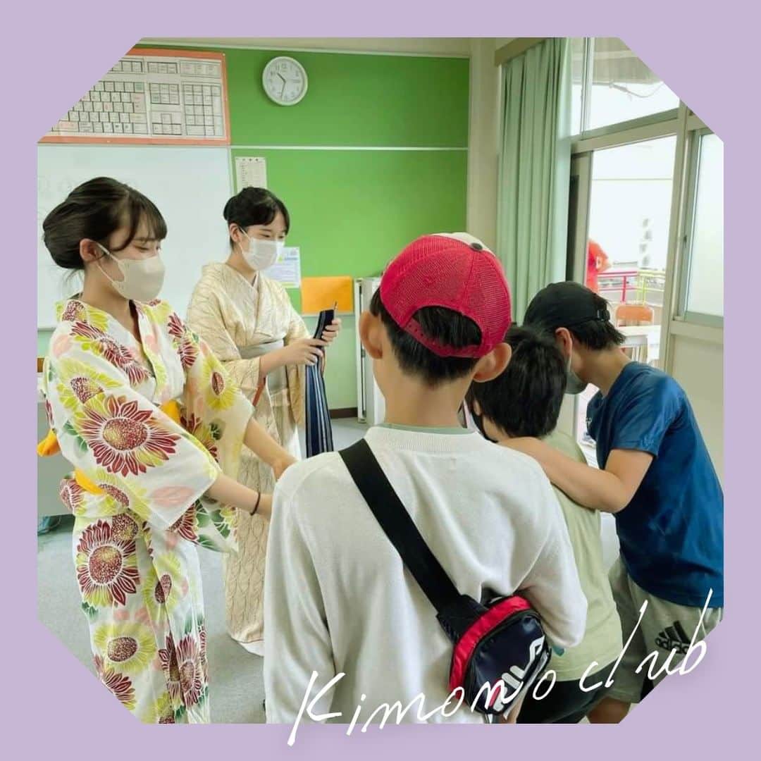 滋慶おもてなし&ブライダル・観光専門学校のインスタグラム：「【KIMONOくらぶ】 5月28日に枚方市五常小学校で開催されたお仕事マルシェ伝統文化編にKIMONOくらぶが着物着付け体験コーナーで参加しました👘✨  帯結びと着物のたたみ方を100名以上の子供達や保護者様に伝えることを通して、様々な世代の方に日本の文化や伝統に触れてもらうことができました👏  o。○.o○。o○.o○。o.○o。○ 学校の詳しい情報はHPを✍ 業界コラムなどの スペシャルコンテンツも 盛りだくさん！ プロフィールのURLから👀 o。○.o○。o○.o○。o.○o。○  #大阪ホテル観光アンドウェディング専門学校  #大阪ウェディングアンドホテルir専門学校  #ブライダル #ウェディング #ホテル #観光 #エアライン #ir #専門学校」