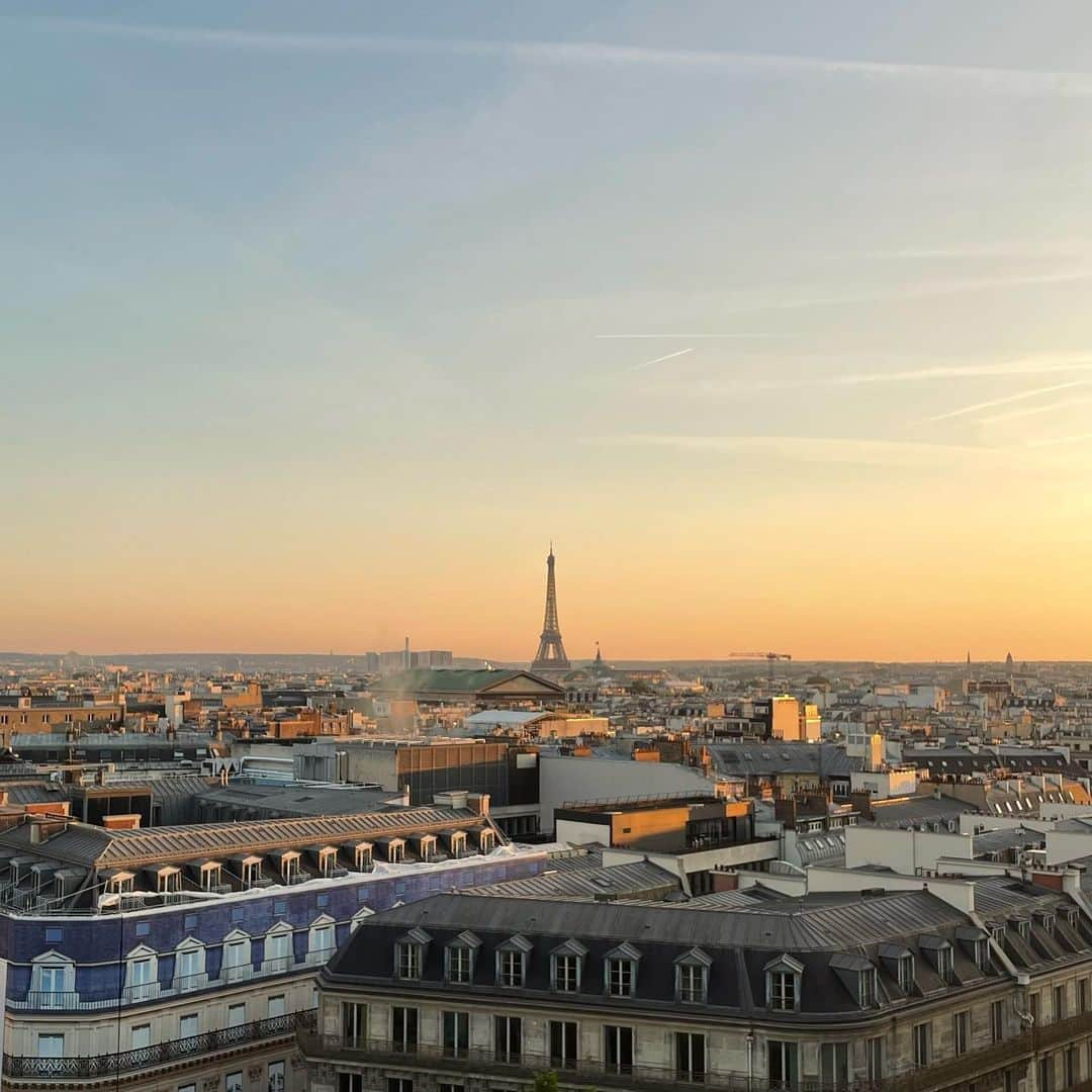 ローラ・ロブソンのインスタグラム：「A quick Paris roundup 🇫🇷」