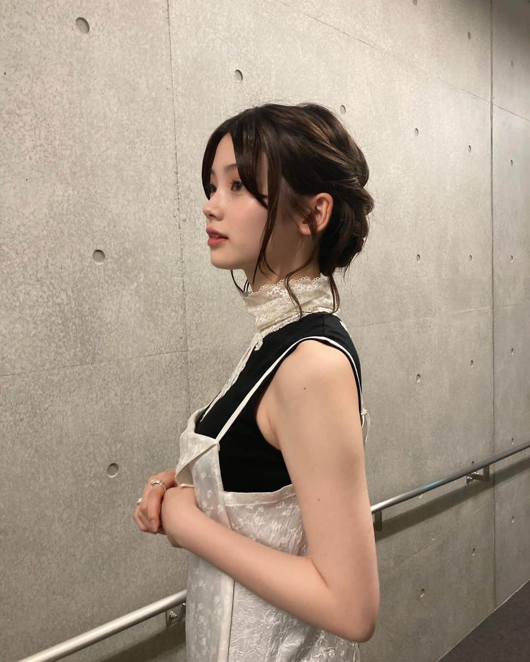 のインスタグラム：「⁡ 本日Short Shorts Film Festival & Asia お越し下さった方有難うございました🦋 とっても楽しい時間であっという間でした〜 ⁡ 素敵なメイクに素敵な衣装有難うございました🤍 ⁡💄 @yuyanara  👗 @miriwada  ⁡ そして！ 明日6月7日の18時から アイスクリームフィーバー公開限定Tシャツが発売になります👕 思い出のワンシーンがプリントされていますので皆様是非！ ⁡ ⁡ ⁡ ⁡ ⁡ ⁡」