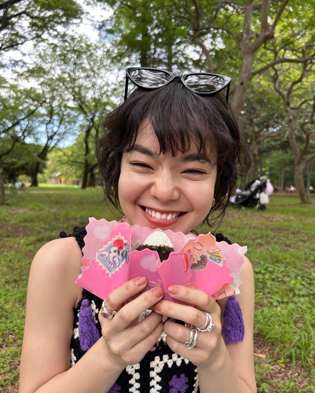 のインスタグラム：「エコラップって知ってる？  友達が作ってるエコラップが ちょーーかわいいの🥰🫰🏼  柄がどタイプすぎて🫰🏼💕 こんなにかわいくて環境に いいなら使いたくなる🌍✨ プレゼントにも良さそう！  オーストラリア🇦🇺で 作られてるから柄も 海外ぽくてだいすき🫶🥰  よかったらみんなも 見てみてね〜🎀 @moody_club_   #エコラップ #蜜蝋 #かわいいエコ #サスティナブル」