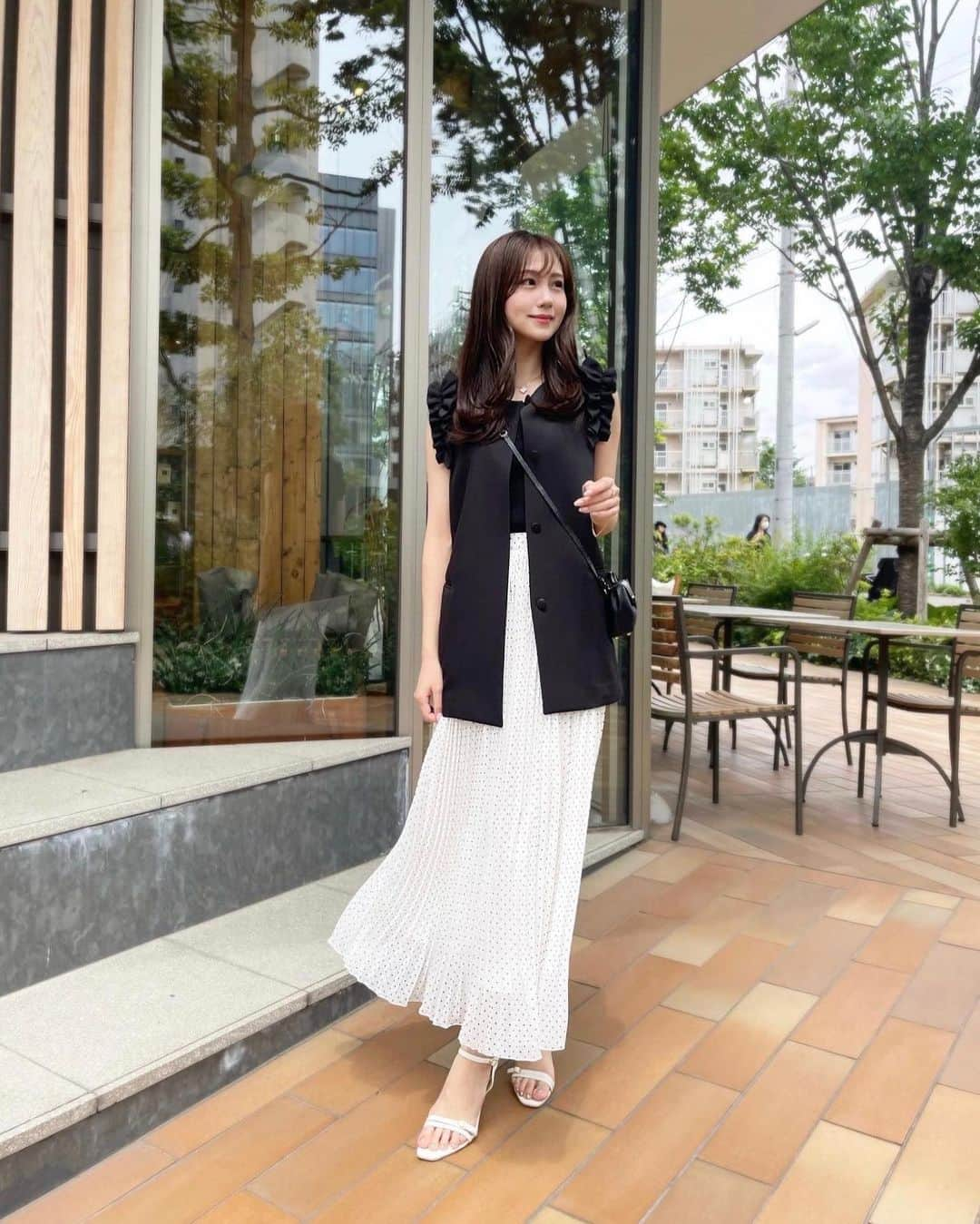 小嶋真子さんのインスタグラム写真 - (小嶋真子Instagram)「🥤🌤✨ ⁡ tops #celford  skirt #HALUHIROINE bag #polene」6月6日 20時01分 - makochan_2525