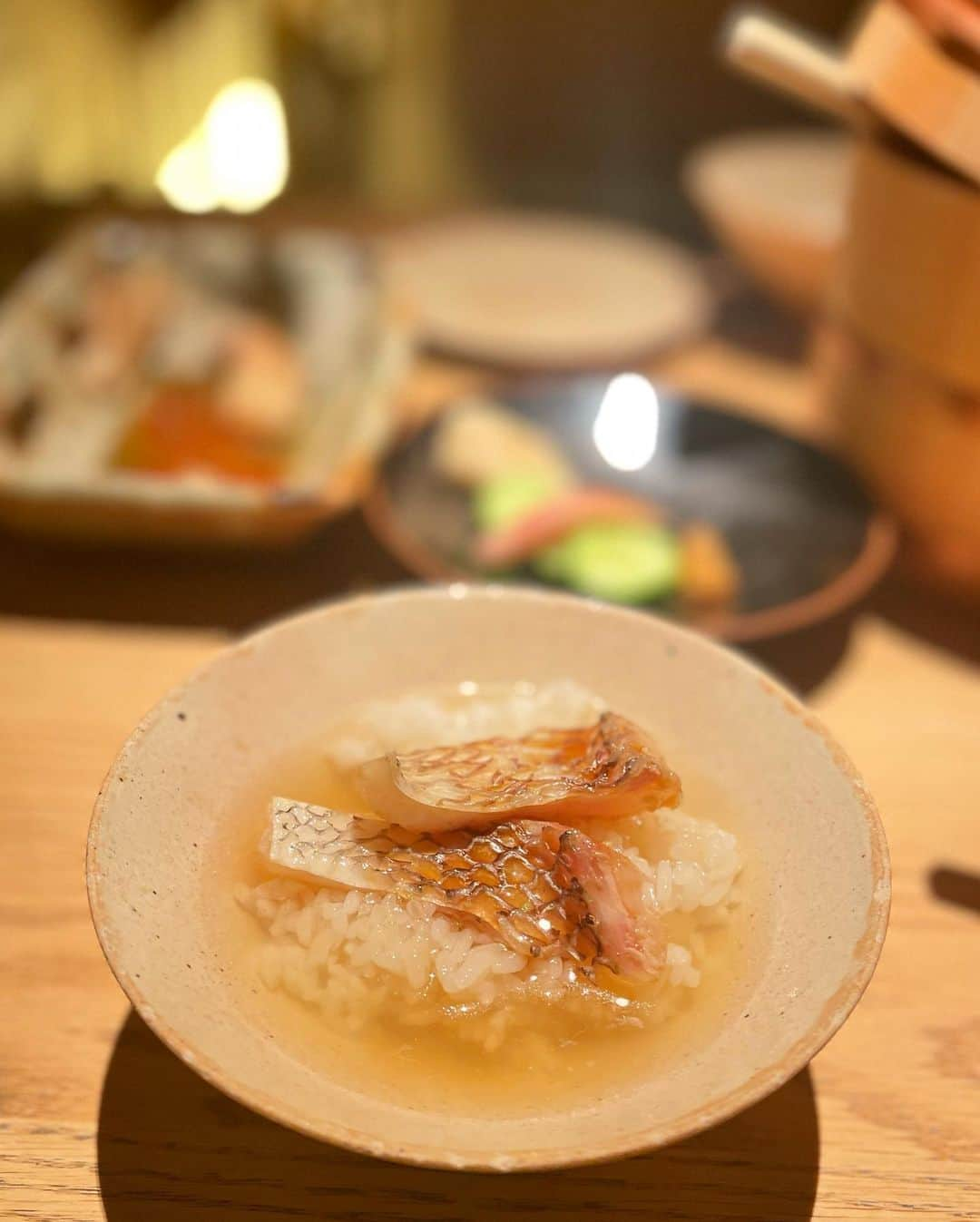 近藤夏子さんのインスタグラム写真 - (近藤夏子Instagram)「.   　 久しぶりに母と2人でゆっくりご飯を食べた日🫶🏻 　  珍しく(？)深い話ができました🤣🧡 　 どんな時も１番の味方でいてくれてありがとう😊  しかーし、必ず頼みすぎて食べすぎて帰り道、お腹が苦しいです🤣 　 　 母とご飯を食べている時は絶対、父の話題になります。 スーパーdaddy💪🏻 ちょっと変わってるけど笑  　 . #夜ご飯 #たまご見つめながら #たまごポーズ #母小顔すぎる」6月6日 20時15分 - kondokako0804