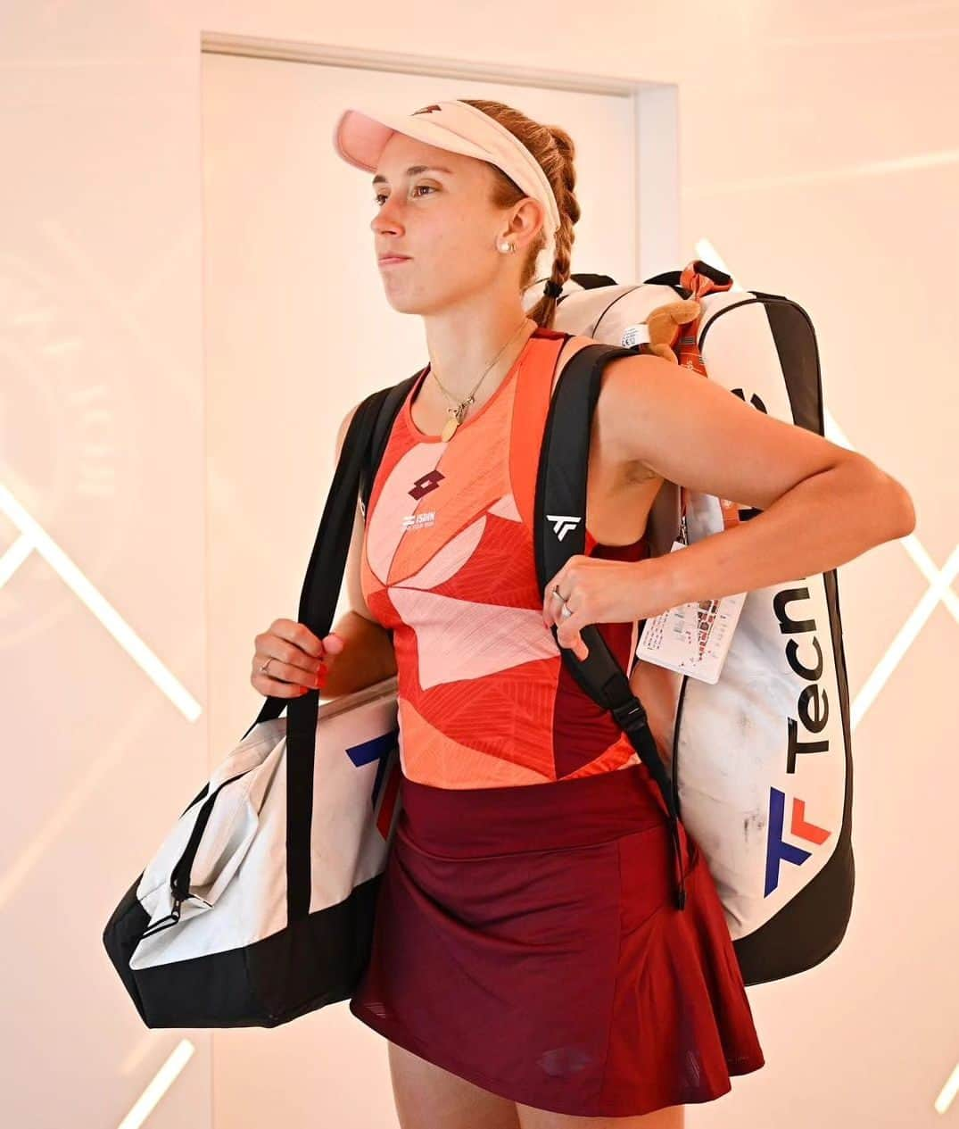 エリーゼ・メルテンスのインスタグラム：「Au revoir @rolandgarros 🇨🇵 Sport can be challenging sometimes, but also very beautiful, especially with all the support & good energy I received. Merci ❤️ À l'année prochaine Paris 🗼」