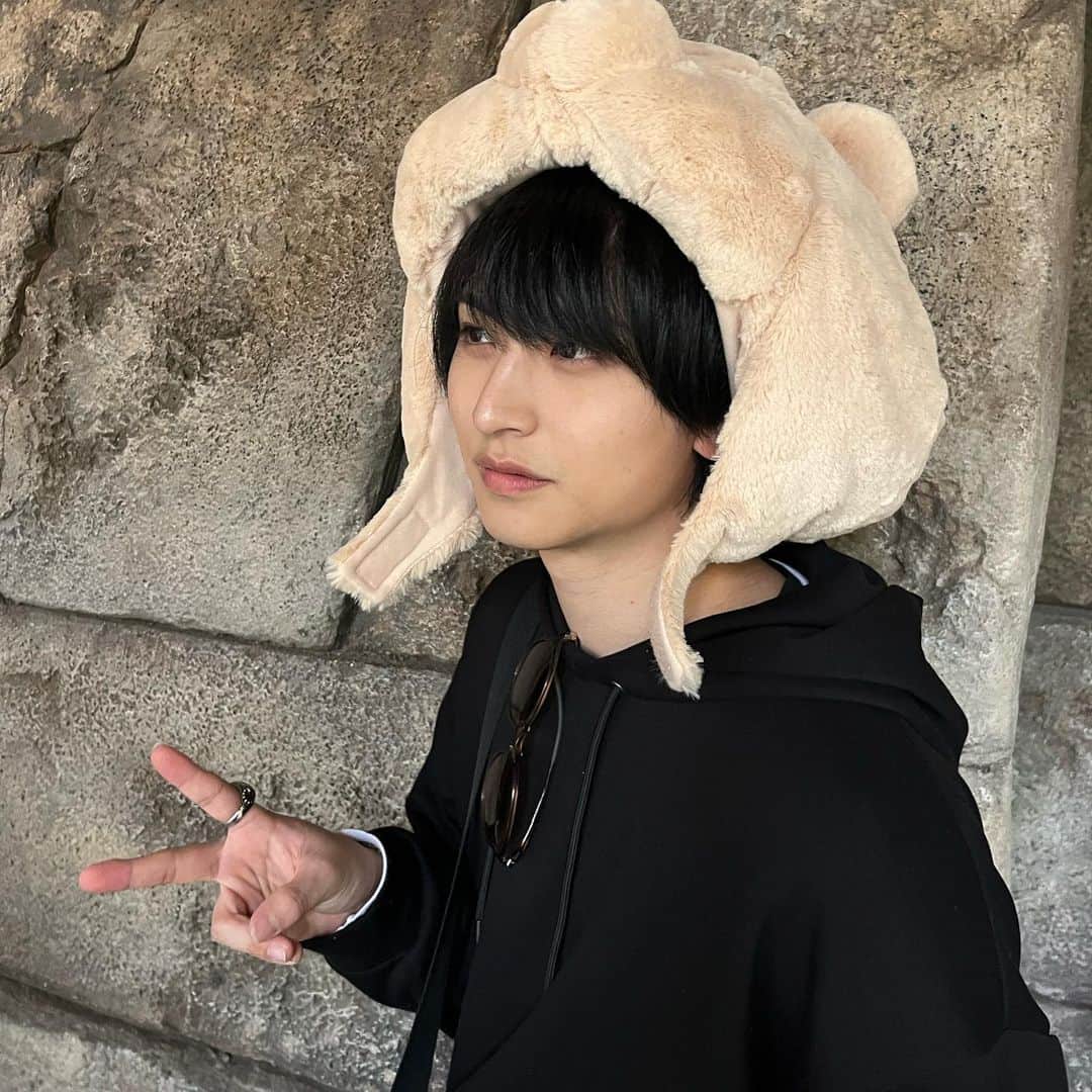 後藤聖那のインスタグラム：「帰りには顔だって疲れるよね 髪の毛もう2ヶ月は切ってない 明日バッサリいくよ。バッサリね。」