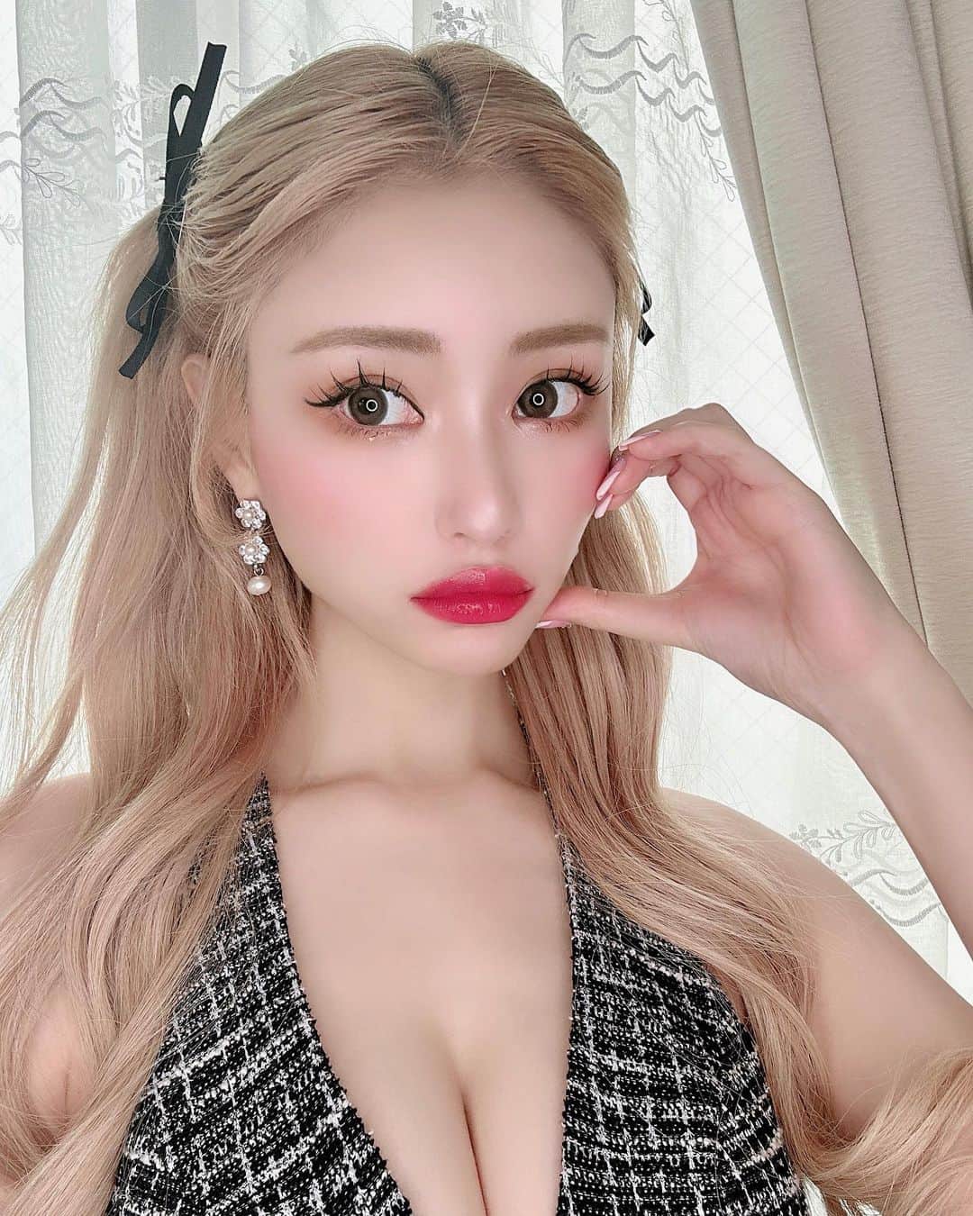 きよみんのインスタグラム：「このポーズ流行ってるよね🫶」