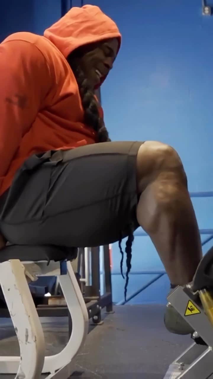カイ・グリーンのインスタグラム：「Calf Domination Starts Here 💥 Tag A Training Partner Who Needs To See This   Just as every muscle group demands meticulous attention and a comprehensive training approach, the calves deserve no less. Merely including a set of standing calf raises ant the end of a training session and considering it a job well done reflects a surface-level commitment that is unlikely to yield satisfying results. It’s a common tendency for individuals to attribute their lack of progress to genetics after a few months, conveniently absolving themselves of responsibility. While genetics do play a role in determining one’s potential, it’s crucial to realize that destiny does not condemn you to perpetually having small calves.  By embracing a relentless work ethic, staying true to your training techniques, and exploring new exercises and intensities, you can transcend these perceived limitations and sculpt your calves into awe-inspiring forms. Be ready for every moment at the highest state of readiness with @Redcon1 #LetsWORK!!! 💪🏾  #KaiGreene #Redcon1 #CalfTraining #LegDay #HighestStateOfReadiness」