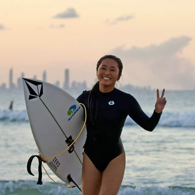 脇田紗良のインスタグラム：「ぴーす☮️💜 pc: @nojiland   @volcomjapan #volcomjapan」