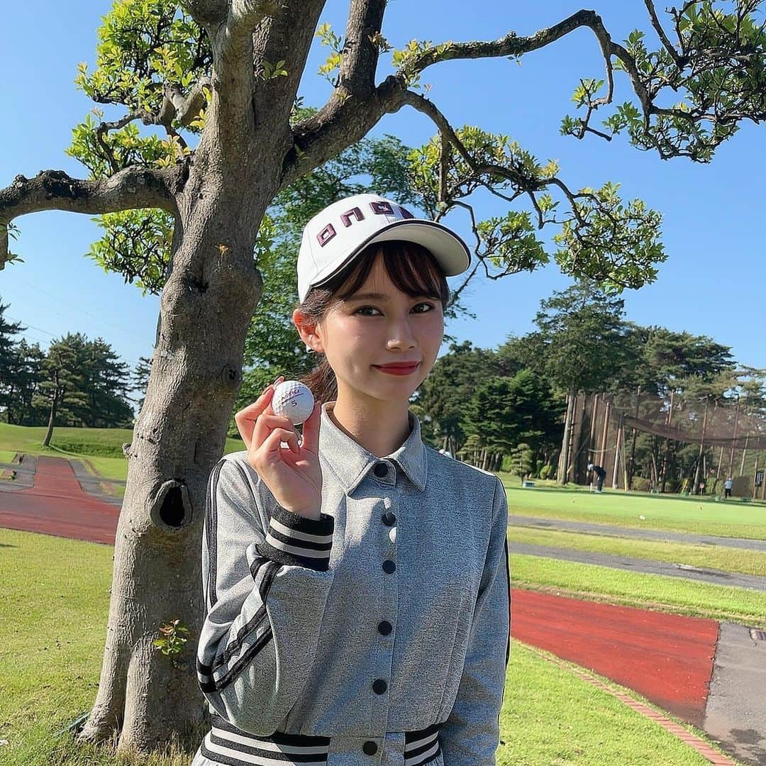 竹村佳奈のインスタグラム：「ボールはいつも使っている ゼクシオリバウンドドライブ⛳️ 打ちやすくて結構飛びました😆」