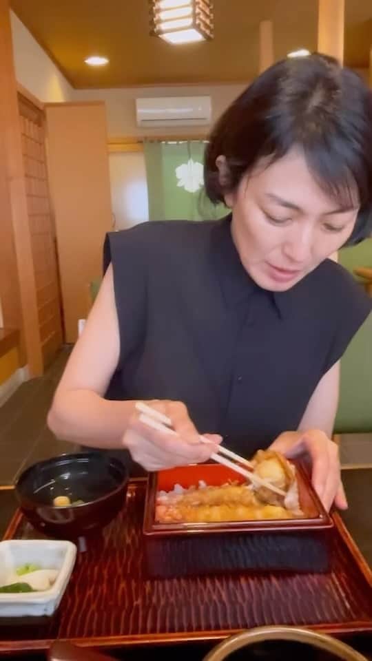 のインスタグラム：「20年近くぶりに行ったお蕎麦屋さん 代替わりして、娘さんが受け継いでいた。 ここの納豆蕎麦と天丼が好きだったのだ。 店の清潔さもお道具を大事にされている感じもよかった。 しばらくご無沙汰してたけど また伺います。」