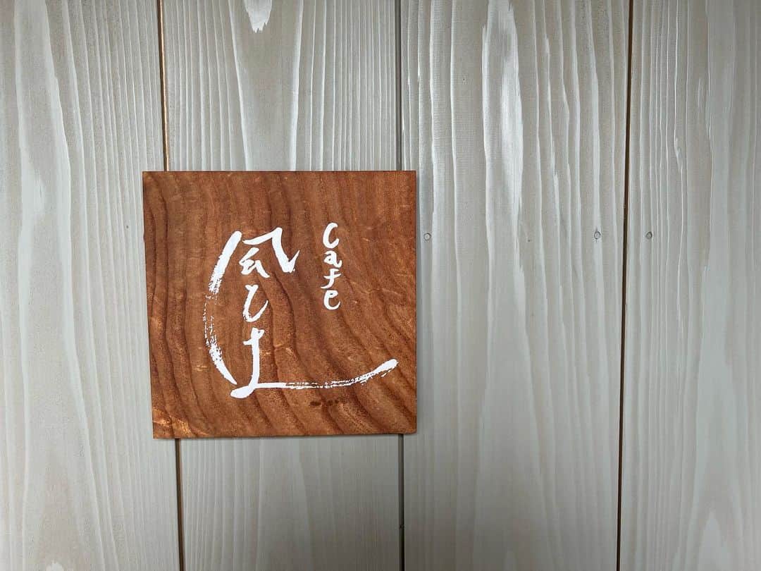 齊藤美絵のインスタグラム：「宮崎から数日帰って来ている友人と ずっと行ってみたかった 風と土へ。  雨もまた幻想的な空間でした。  #大分　#竹田 #oita #takeTa #風と土」