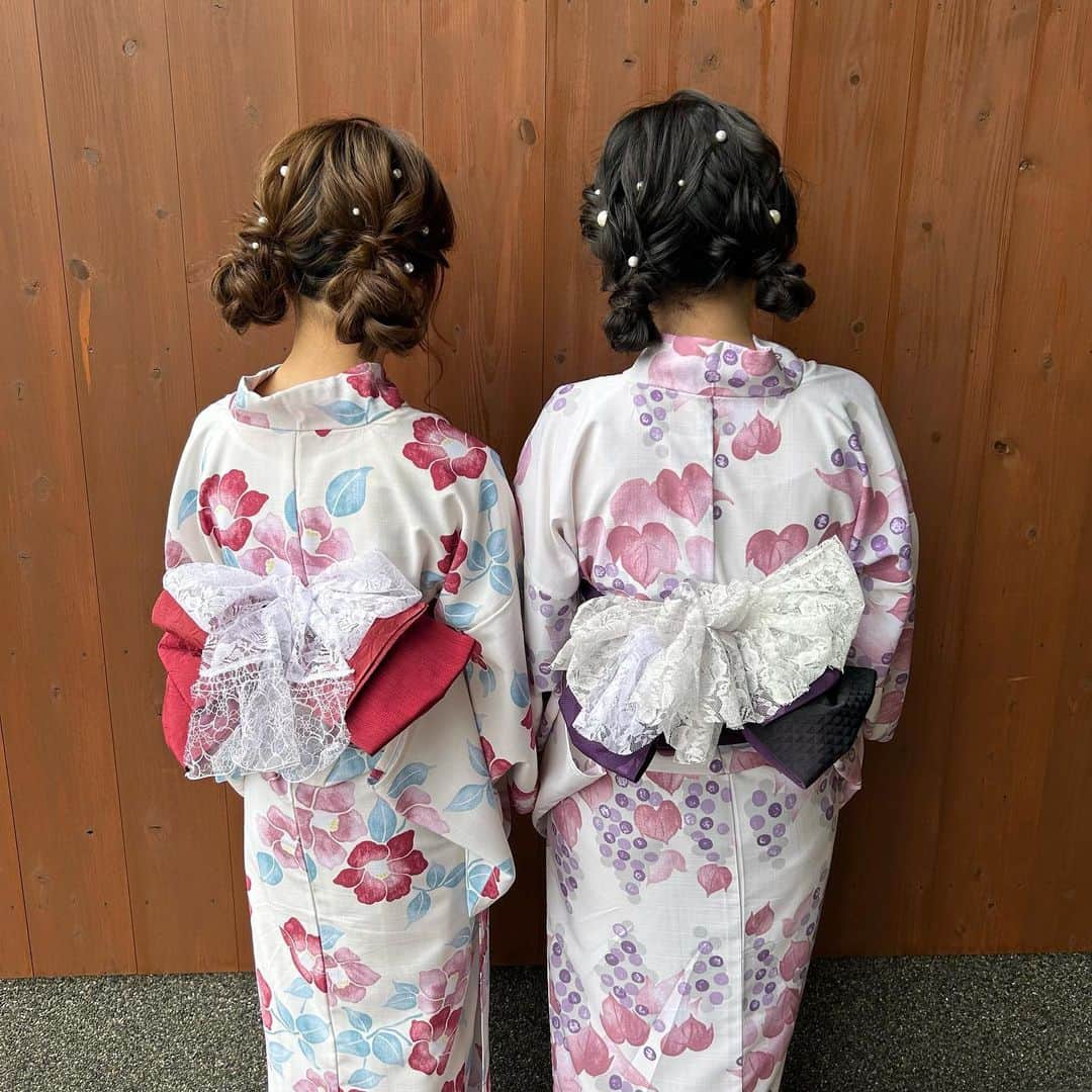 京都ヘアセット&着付け専門サロン夢館(ゆめやかた) さんのインスタグラム写真 - (京都ヘアセット&着付け専門サロン夢館(ゆめやかた) Instagram)「こんにちは、夢館です♪  ６月に入り暑い日が続きますね🫠☀️ 浴衣をレンタルされるお客様も多くなってきました！  お友達や、姉妹で双子コーデしてみませんか？ ヘアセットのみのご予約も承っております😊  🌱ご予約はTOPのURLから🌱  #着物レンタル夢館 #京都着物レンタル #京都浴衣レンタル #ヘアセット #京都ヘアセット #ヘアアレンジ #浴衣ヘア #着物ヘア #双子コーデ #セットサロン #京都セットサロン #夢館 #お団子ツイン #ルーズヘア」6月6日 20時47分 - yumeyakatabeauty