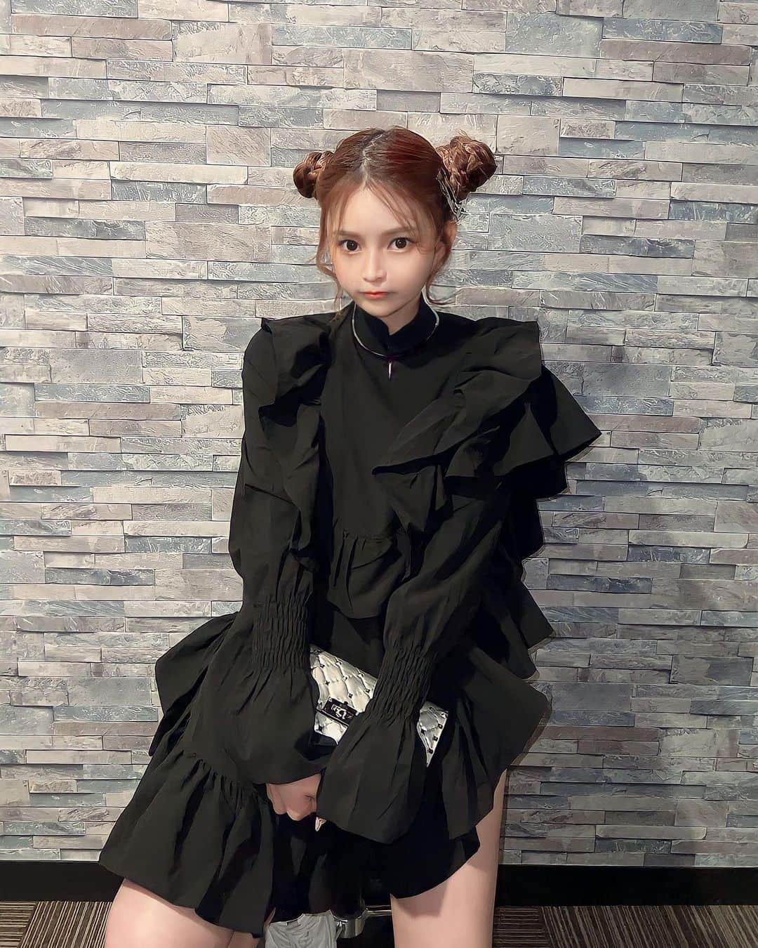 sayaのインスタグラム：「. . かわちいお洋服🖤🩶🤍 デザインがすごいツボでお気に入り🥹🫶 @heenie.heenie  さんでGETしたよ🫶 可愛いお洋服いっぱいあるから見てみてね🤍 . .  #喧嘩道#喧嘩道ガールズ#ライジン #17LIVE#ライブ配信#esports#ゲーマー女子 #ティックトック#ティックトッカー#モデル#芸能#事務所#撮影モデル#ブレイキングダウン#カメラマン#撮影#ヘアメイク#ヘアアレンジ#コーデ#ブラックコーデ」