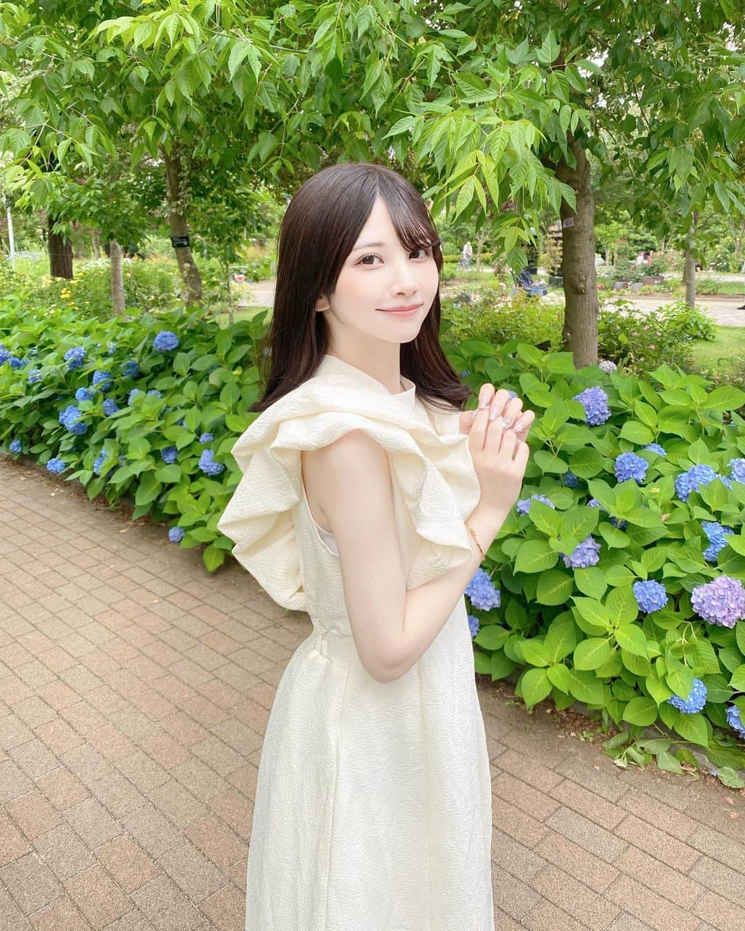 茄子はるさんのインスタグラム写真 - (茄子はるInstagram)「・  紫陽花の季節です💠🌿‬  白のワンピースが可愛すぎて一目惚れして最近買いました可愛いでしょ？？\♡｡♡/  楽しい撮影してきましたのでお楽しみに~🎞🆕🤍  #お台場  #紫陽花  #自我 #角色扮演  #japanesegirl  #majesticlegon」6月6日 20時53分 - nasuchan__0412