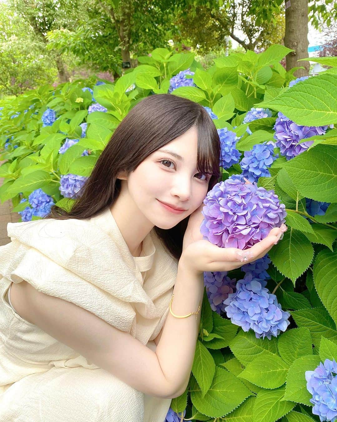 茄子はるさんのインスタグラム写真 - (茄子はるInstagram)「・  紫陽花の季節です💠🌿‬  白のワンピースが可愛すぎて一目惚れして最近買いました可愛いでしょ？？\♡｡♡/  楽しい撮影してきましたのでお楽しみに~🎞🆕🤍  #お台場  #紫陽花  #自我 #角色扮演  #japanesegirl  #majesticlegon」6月6日 20時53分 - nasuchan__0412