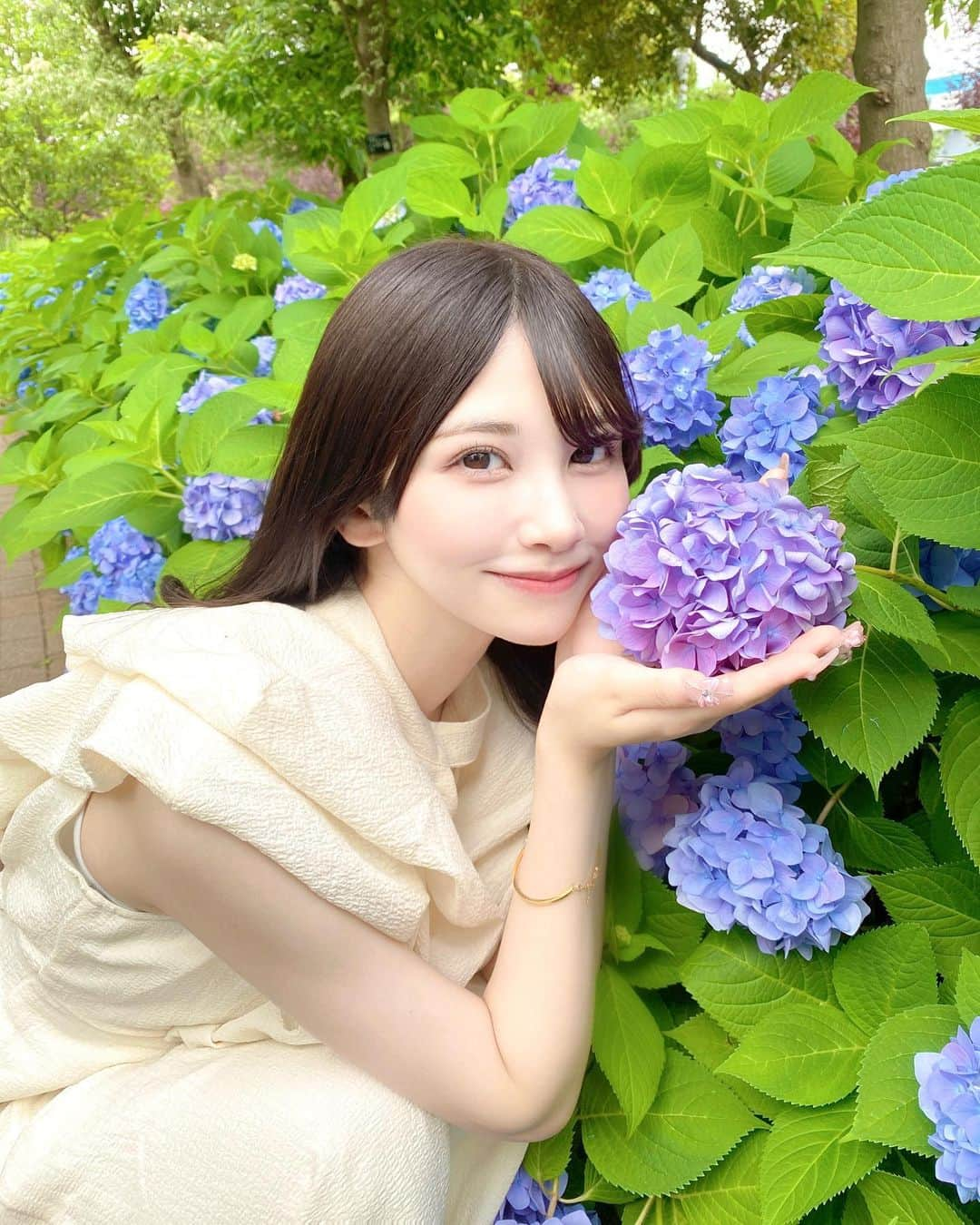 茄子はるさんのインスタグラム写真 - (茄子はるInstagram)「・  紫陽花の季節です💠🌿‬  白のワンピースが可愛すぎて一目惚れして最近買いました可愛いでしょ？？\♡｡♡/  楽しい撮影してきましたのでお楽しみに~🎞🆕🤍  #お台場  #紫陽花  #自我 #角色扮演  #japanesegirl  #majesticlegon」6月6日 20時53分 - nasuchan__0412