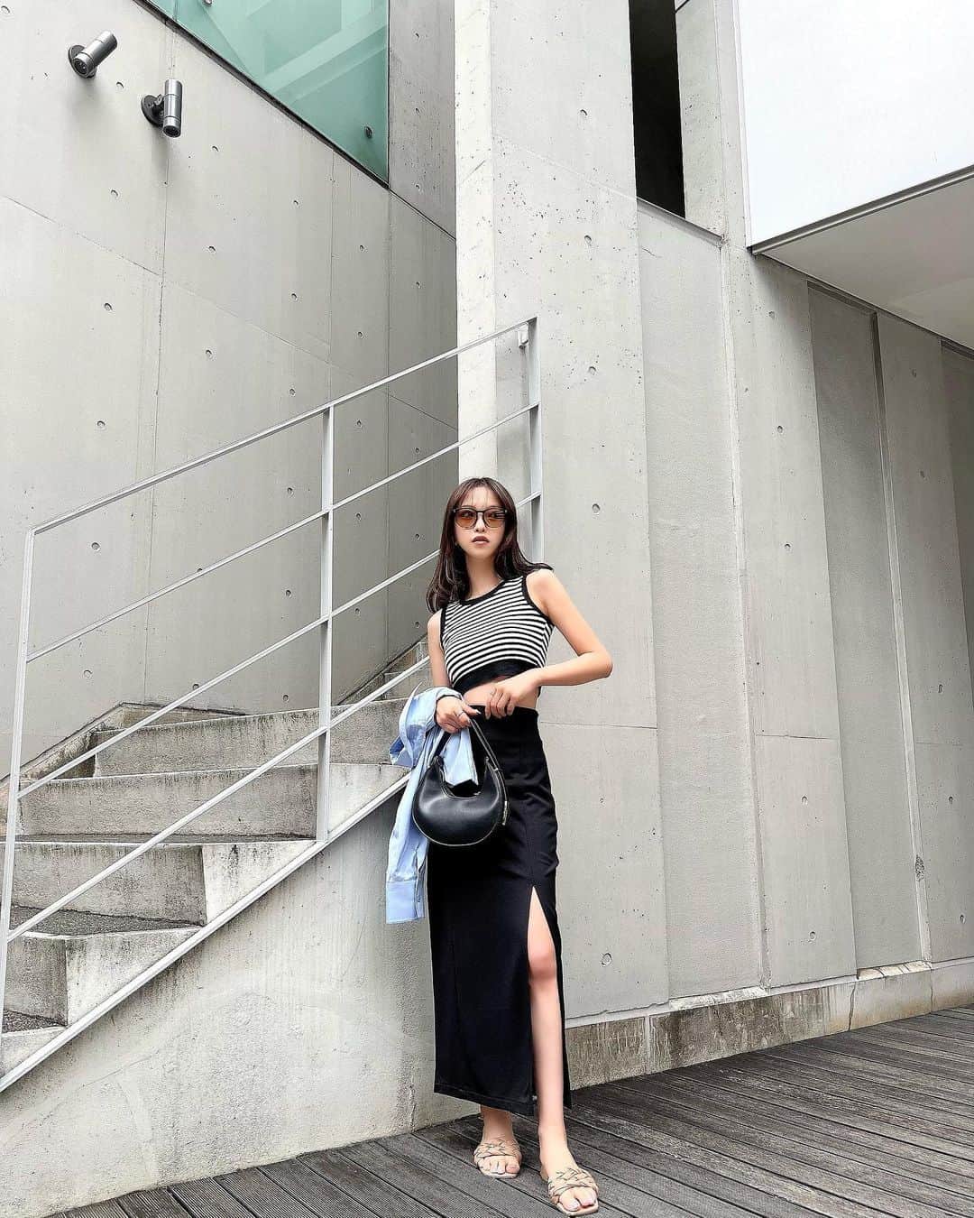 木田絵里香さんのインスタグラム写真 - (木田絵里香Instagram)「. 久しぶりのLiveありがとうございました♩ 今日のコーデ🖤 スカート/シャツ @resexxy_official  トップス/バッグ/サンダル @shein_japan 🏷️ . #コーデ#スカートコーデ#タイトスカート#スリットスカート#ブラックコーデ#シャツコーデ#プチプラコーデ」6月6日 20時54分 - erika_resexxy