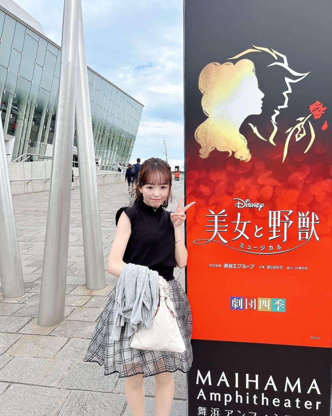 小日向夏実のインスタグラム：「🥀🖤  美女と野獣好きすぎてまた見に行ってきた☺️劇団四季って素敵で楽しいよね〜！  夢から醒めた夢のマコ役を学校でやったのがきっかけで劇団四季大好きになったんだ🥳サウンドオブミュージック復活して欲しいな〜！  #劇団四季 #舞浜 #美女と野獣 #ミュージカル #snidel #低身長コーデ #夏コーデ #japanesegirl #followｍe #いいね歓迎」
