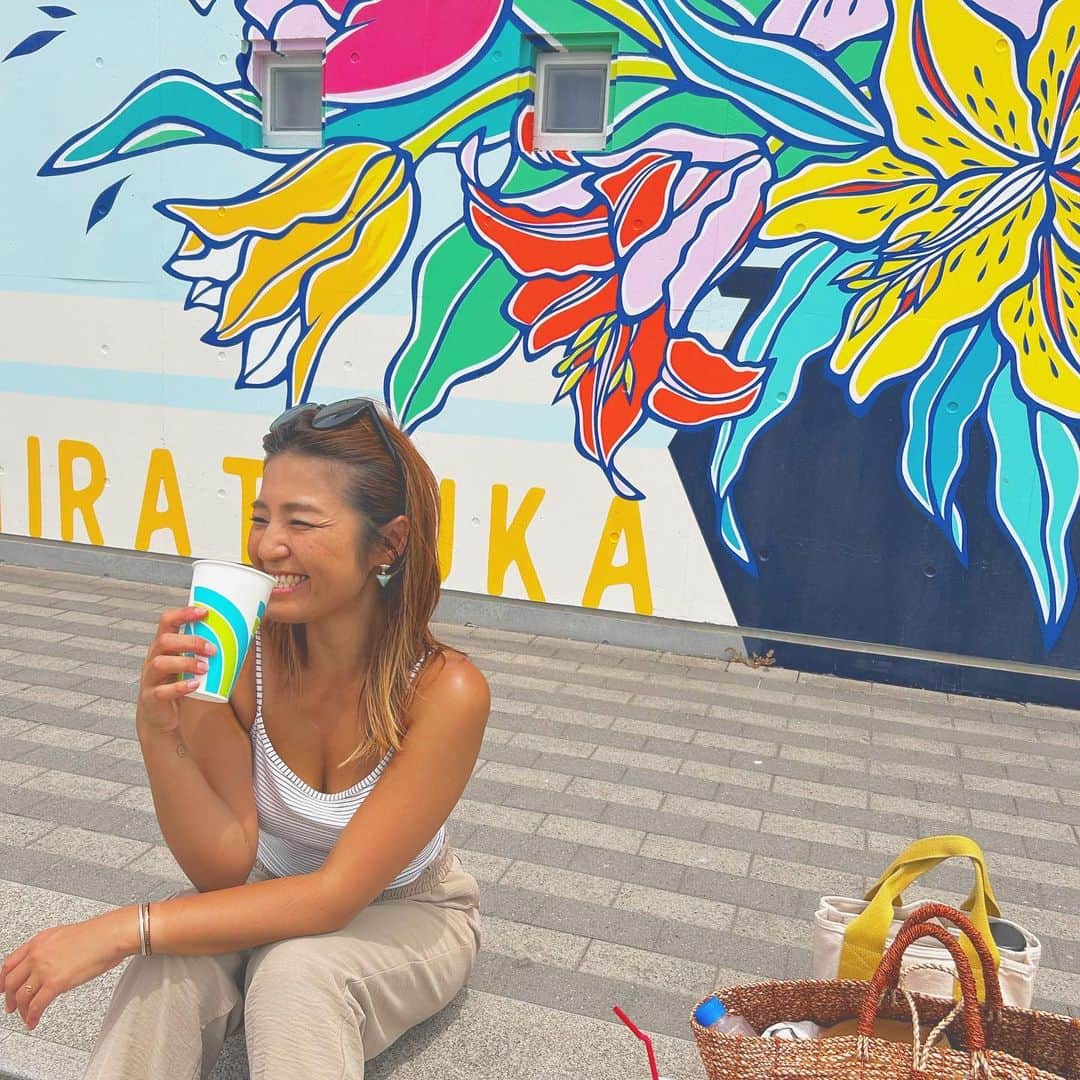 なーみのインスタグラム：「眉毛ちゃん。 朝10時のレモンサワーにお喜び。  #幸せサワー」