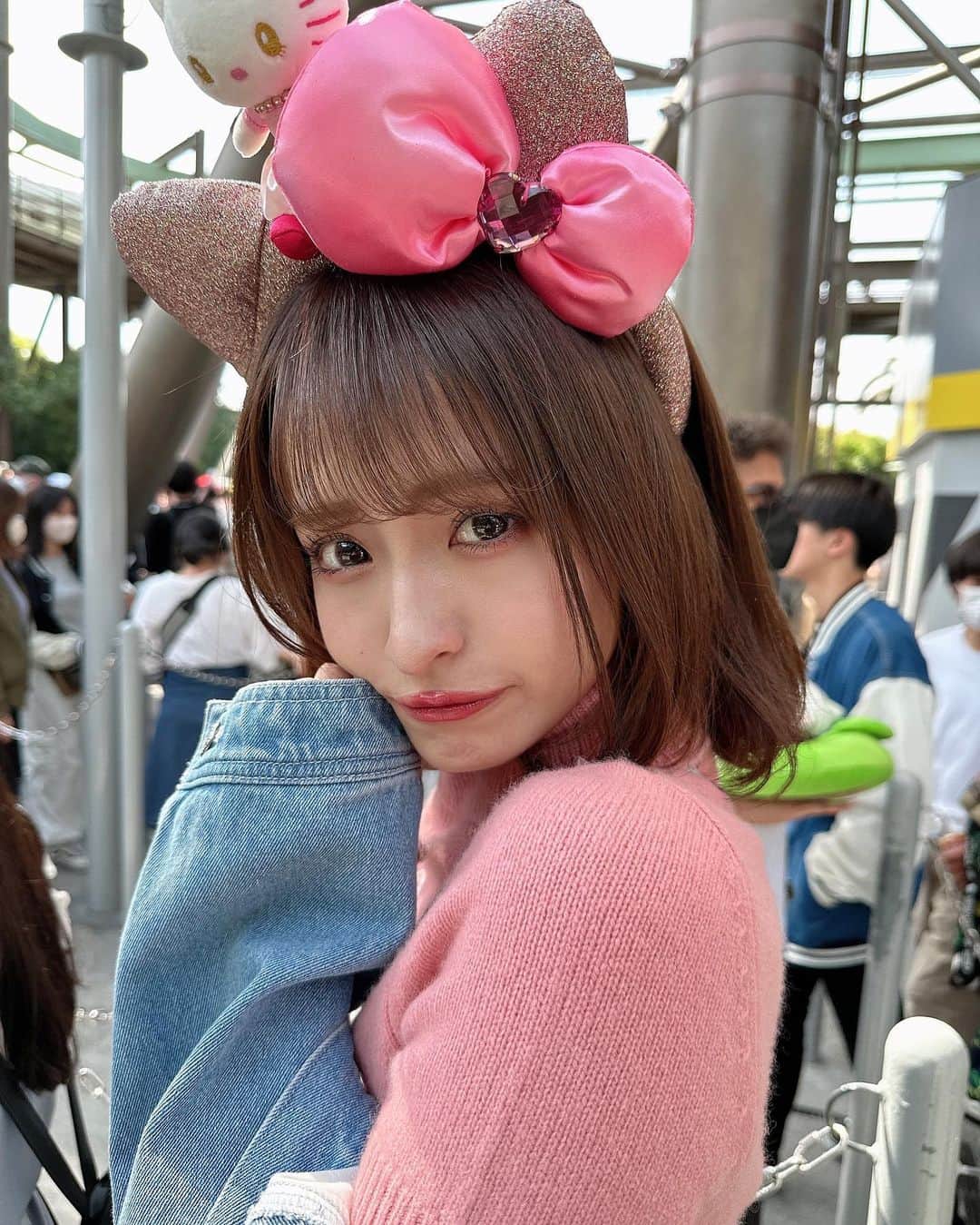 清水里香さんのインスタグラム写真 - (清水里香Instagram)「⁡ ⁡ 少し前に...🌍💞 ⁡ ⁡ 年下の親友ちゃんとユニバに行きました！ いつもめっちゃ写真撮ってくれる🥹 ⁡ dieselのトップス着たかったから キティーちゃんのカチューシャにした🫶🏻 ⁡ ⁡ ⁡ ⁡ #ユニバ #universalstudiosjapan」6月6日 20時55分 - partyyy_chu