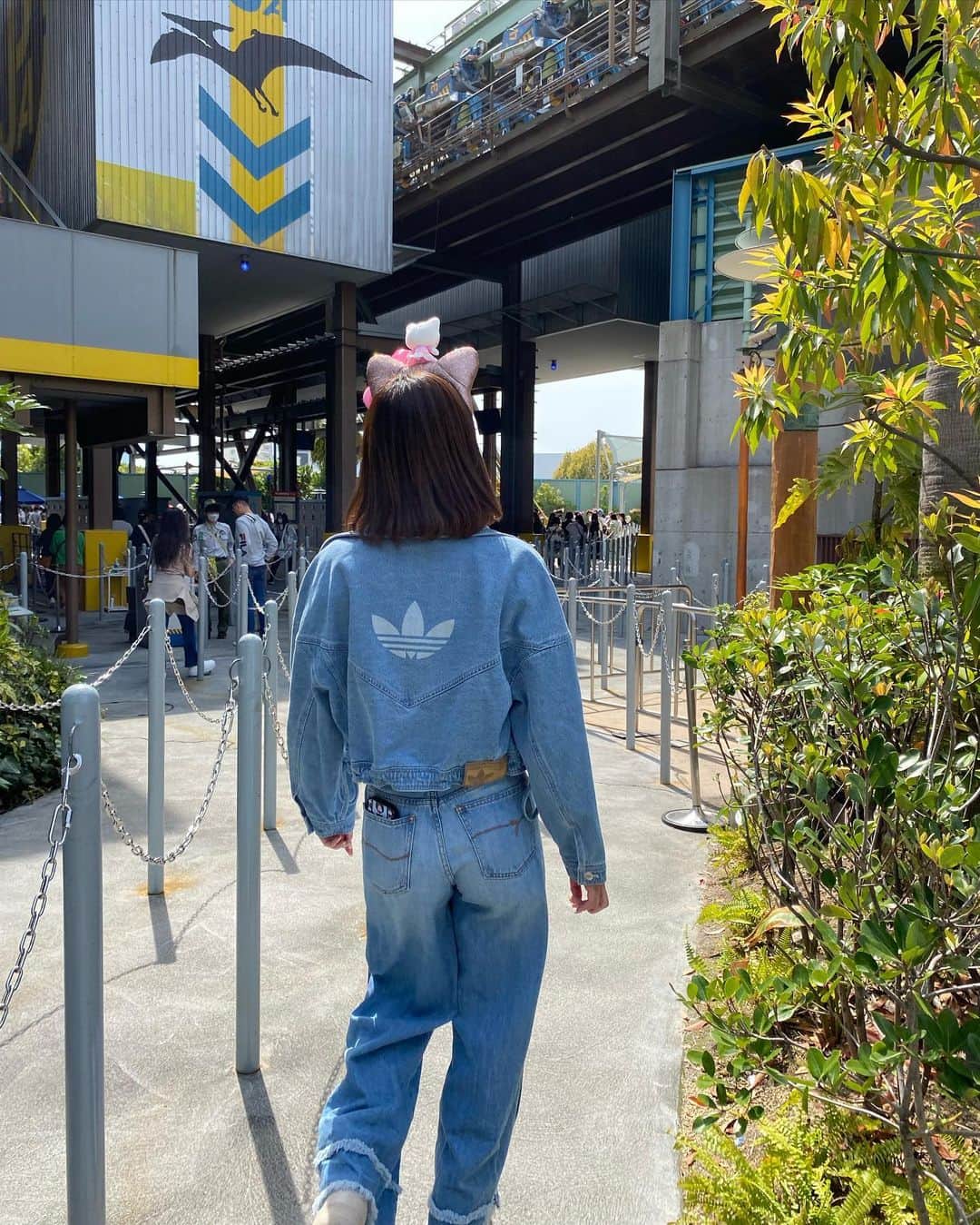 清水里香さんのインスタグラム写真 - (清水里香Instagram)「⁡ ⁡ 少し前に...🌍💞 ⁡ ⁡ 年下の親友ちゃんとユニバに行きました！ いつもめっちゃ写真撮ってくれる🥹 ⁡ dieselのトップス着たかったから キティーちゃんのカチューシャにした🫶🏻 ⁡ ⁡ ⁡ ⁡ #ユニバ #universalstudiosjapan」6月6日 20時55分 - partyyy_chu