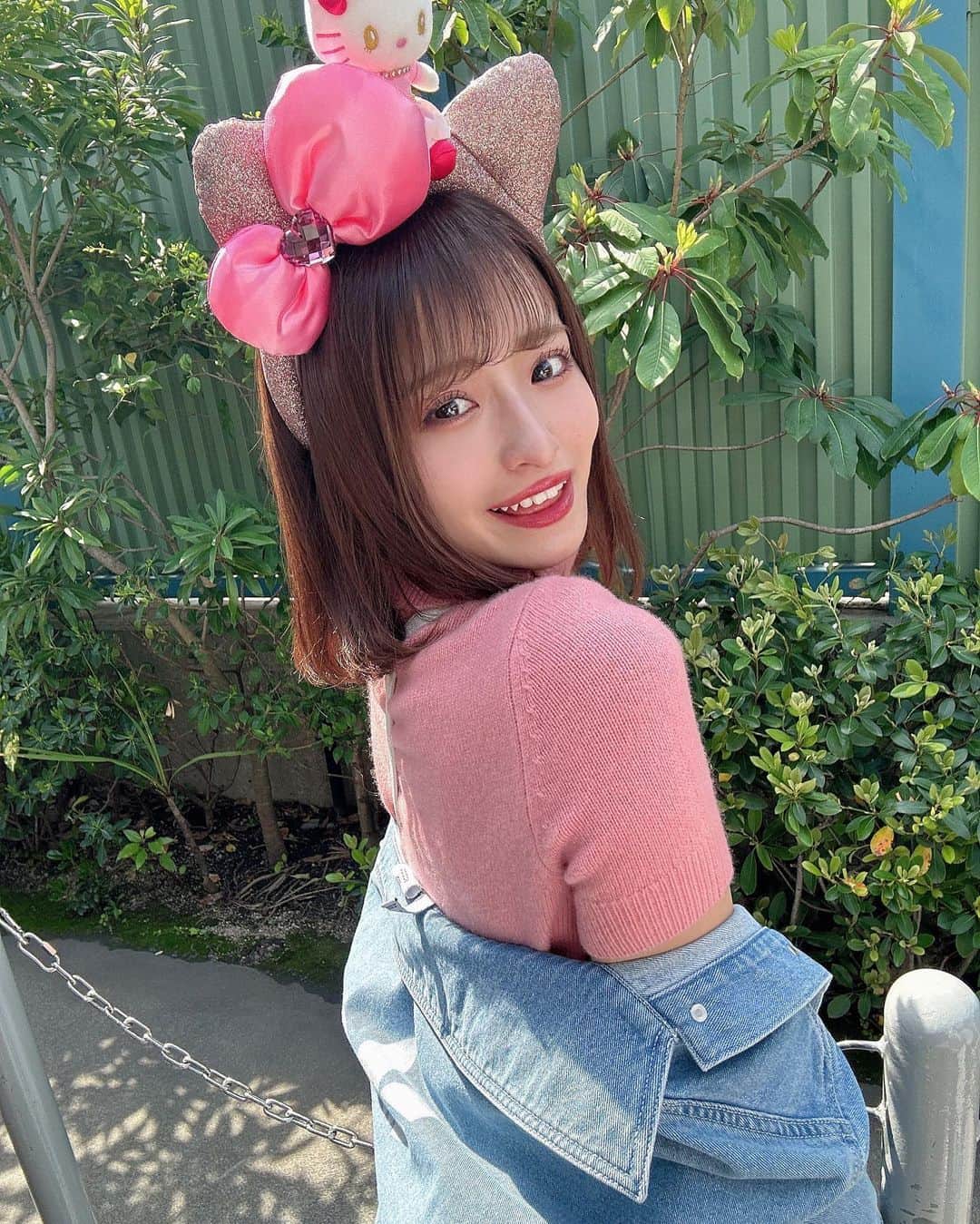 清水里香さんのインスタグラム写真 - (清水里香Instagram)「⁡ ⁡ 少し前に...🌍💞 ⁡ ⁡ 年下の親友ちゃんとユニバに行きました！ いつもめっちゃ写真撮ってくれる🥹 ⁡ dieselのトップス着たかったから キティーちゃんのカチューシャにした🫶🏻 ⁡ ⁡ ⁡ ⁡ #ユニバ #universalstudiosjapan」6月6日 20時55分 - partyyy_chu