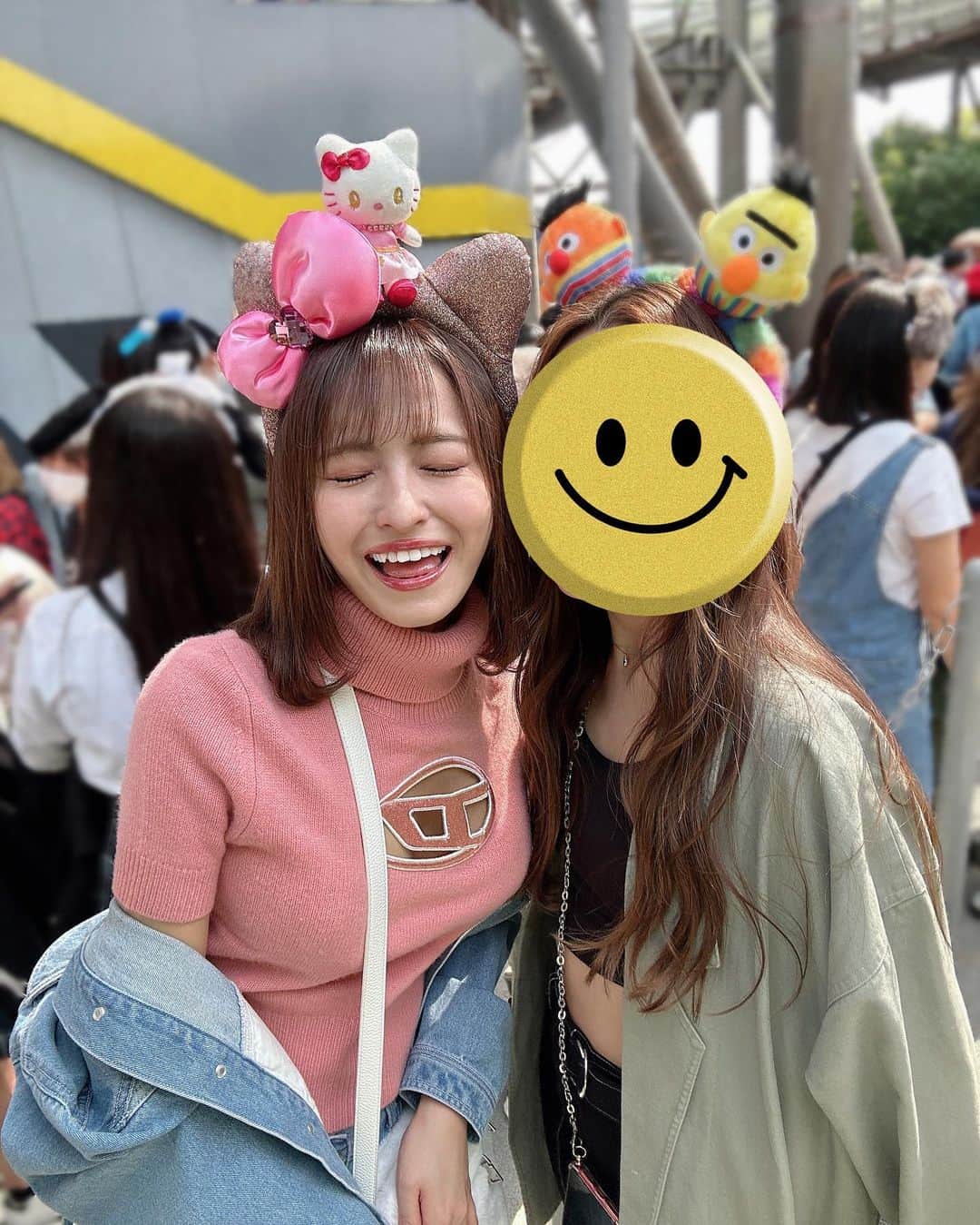 清水里香さんのインスタグラム写真 - (清水里香Instagram)「⁡ ⁡ 少し前に...🌍💞 ⁡ ⁡ 年下の親友ちゃんとユニバに行きました！ いつもめっちゃ写真撮ってくれる🥹 ⁡ dieselのトップス着たかったから キティーちゃんのカチューシャにした🫶🏻 ⁡ ⁡ ⁡ ⁡ #ユニバ #universalstudiosjapan」6月6日 20時55分 - partyyy_chu
