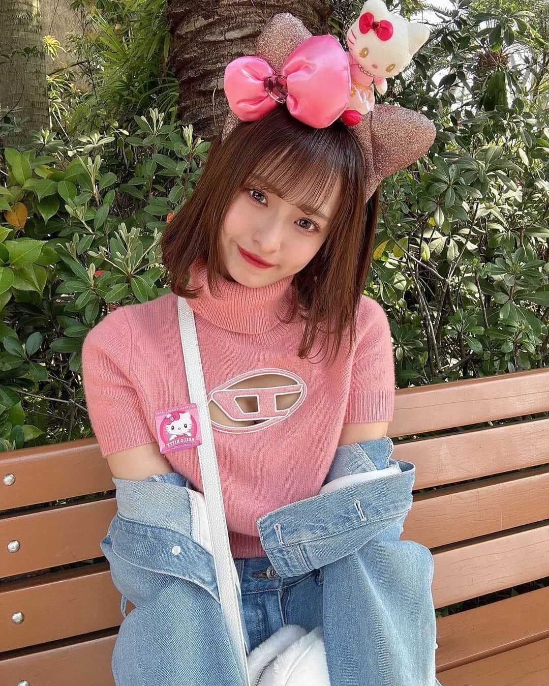 清水里香さんのインスタグラム写真 - (清水里香Instagram)「⁡ ⁡ 少し前に...🌍💞 ⁡ ⁡ 年下の親友ちゃんとユニバに行きました！ いつもめっちゃ写真撮ってくれる🥹 ⁡ dieselのトップス着たかったから キティーちゃんのカチューシャにした🫶🏻 ⁡ ⁡ ⁡ ⁡ #ユニバ #universalstudiosjapan」6月6日 20時55分 - partyyy_chu