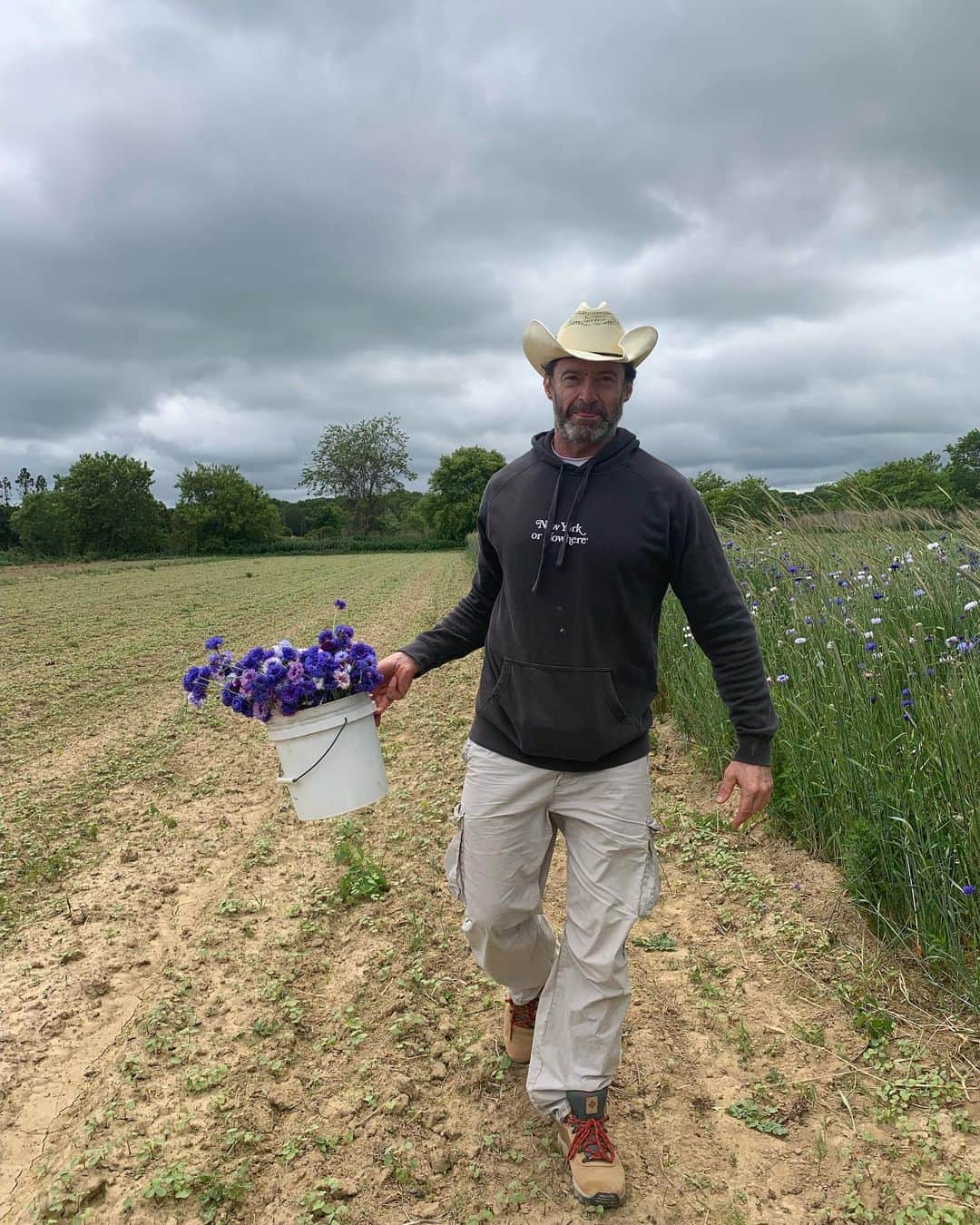 ヒュー・ジャックマンのインスタグラム：「Thank you for a wonderful day @sharetheharvestfarm!」