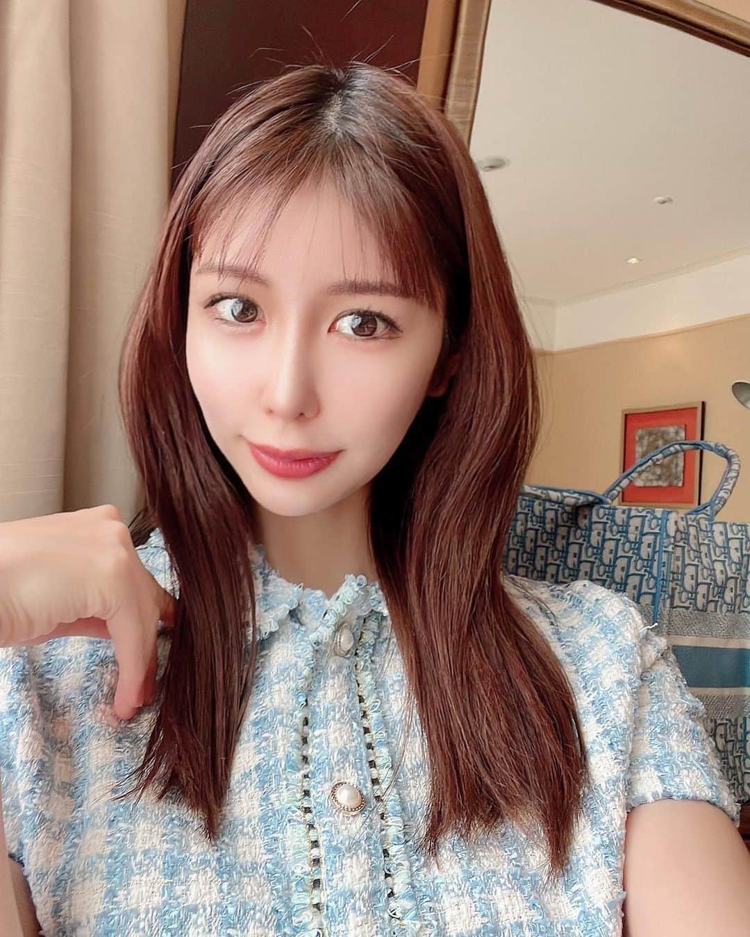 のインスタグラム：「🖋♡ 学校コーデ♡ ・ 可愛いお洋服の方がテンションあがるから😊 今更だけど🏫ちょっとずつ慣れてきた。😊 今夜もレポート提出あるのでもうひと頑張りする❣️  ・ ・ ・ もう梅雨入りかなぁ〜？☔️ ・  #大人可愛いコーデ #大人ファッション #大人の勉強垢 #大人可愛い #プチプラコーデ #プチプラファッション #学生コーデ #水色コーデ #アラサーコーデ #アラサーファッション #アラサー女子 #アラサーママ #ディオール #雨の日コーデ #shein #japanesegirl #japantravel #japantrip #ootd #ootdfashion」