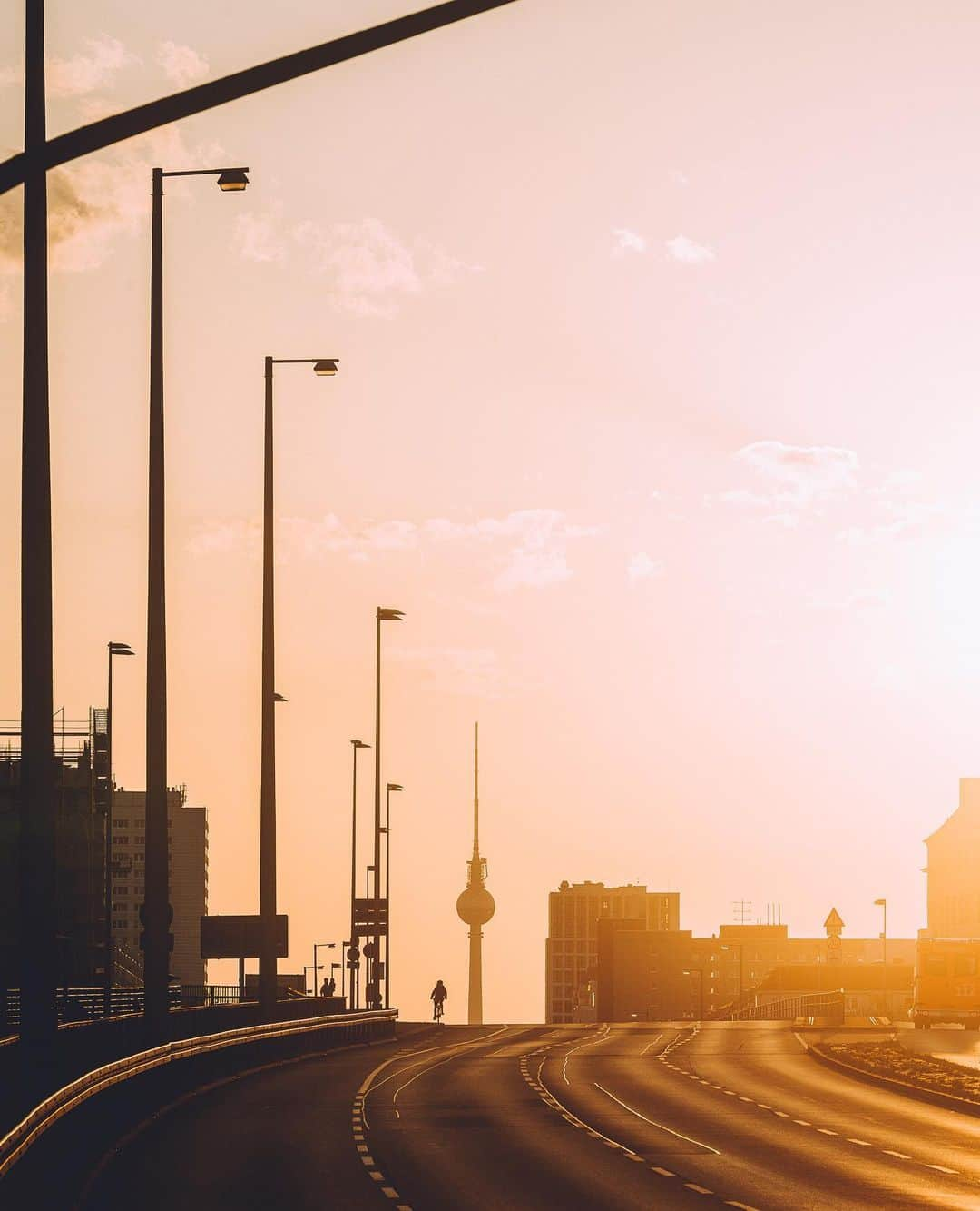 Thomas Kakarekoさんのインスタグラム写真 - (Thomas KakarekoInstagram)「Favorite frames from a Berlin summer to remember 🌞📸 #berlin」6月6日 20時58分 - thomas_k