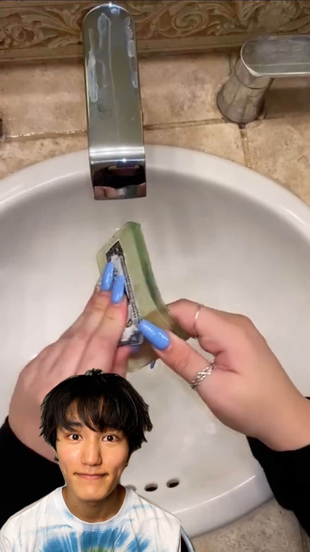 のインスタグラム：「Is this real🤔？ Money soup💵🧼 #issei #moneysoup」